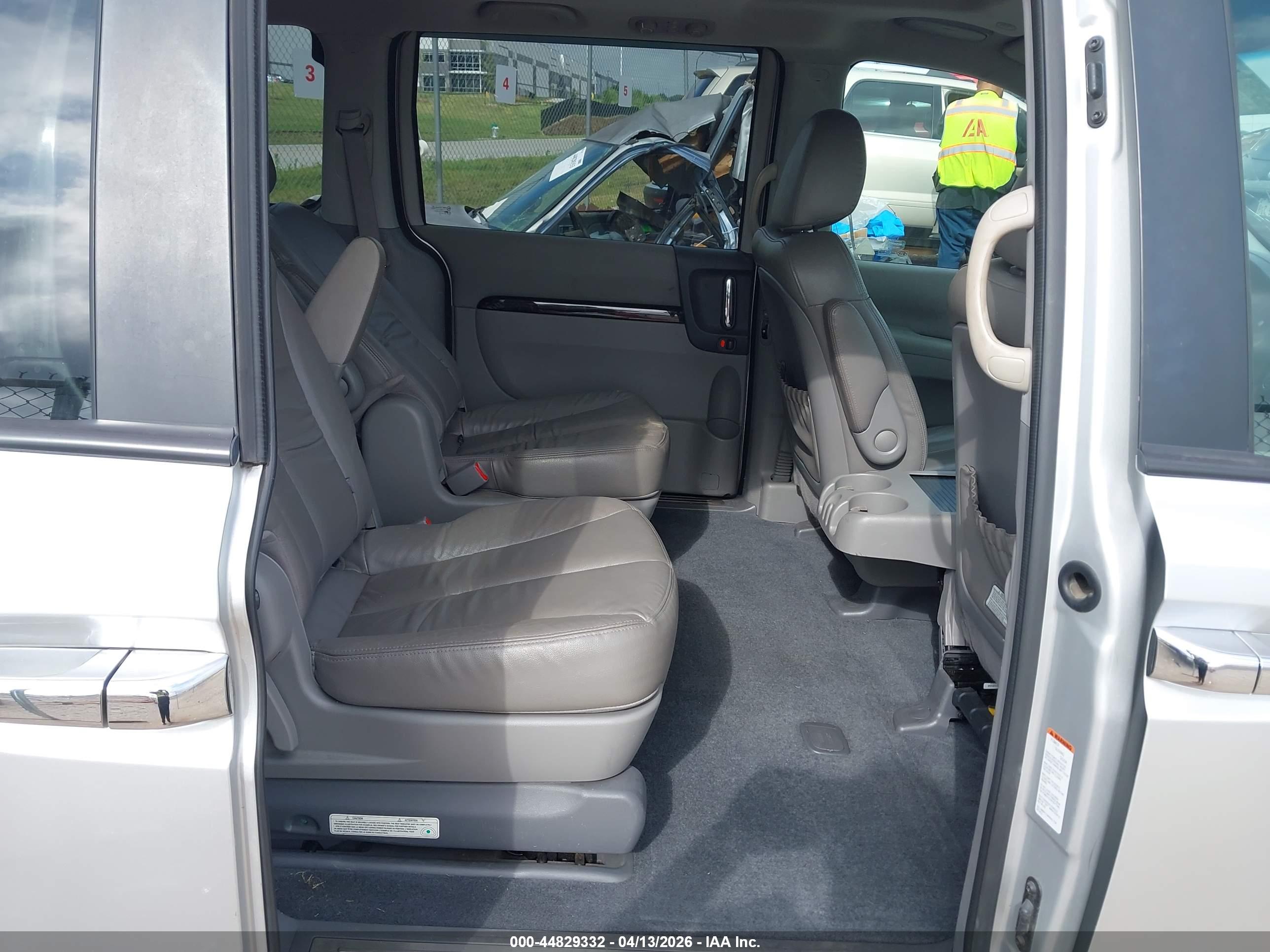KIA SEDONA image 8