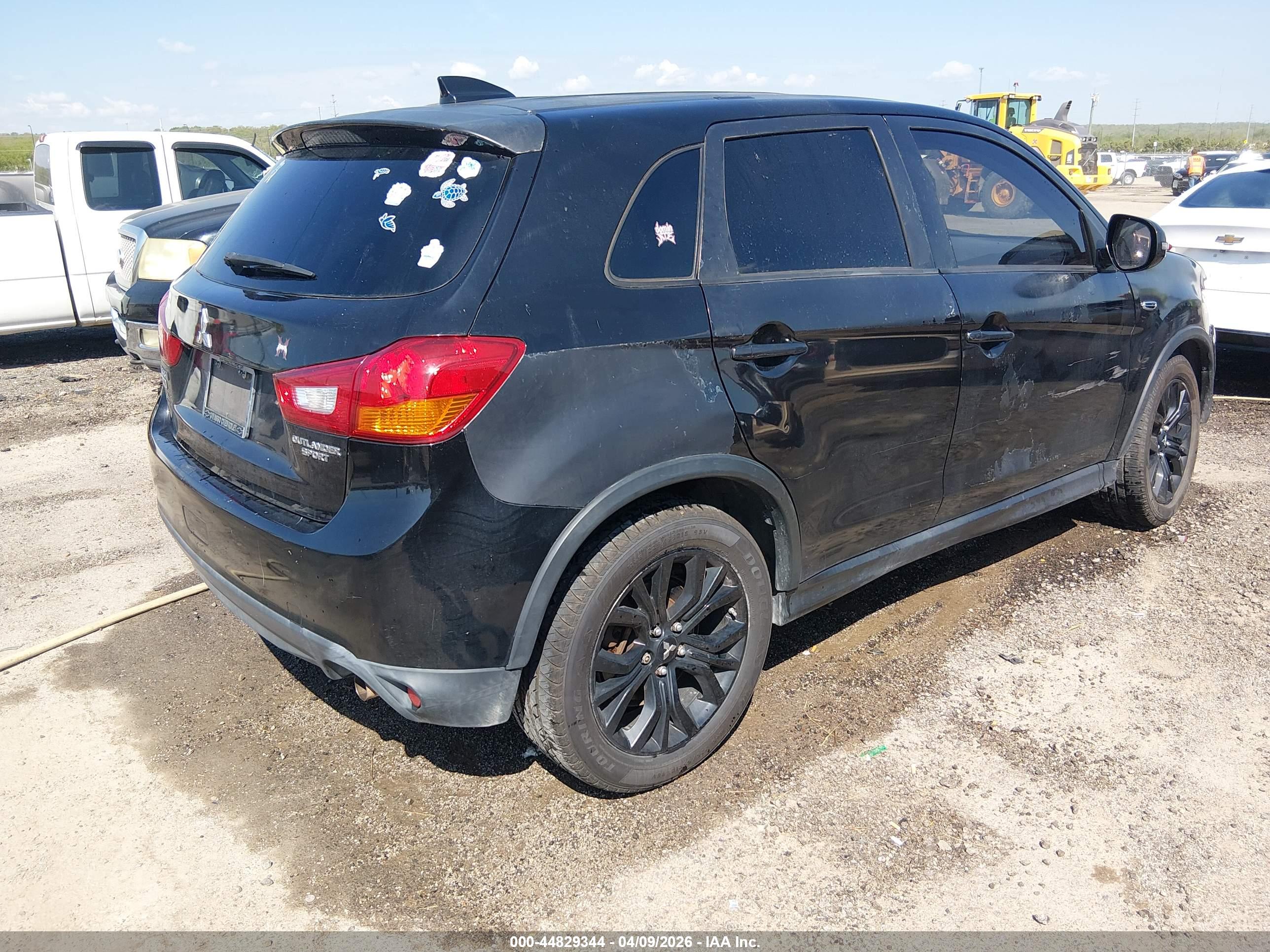 MITSUBISHI OUTLANDER image 4