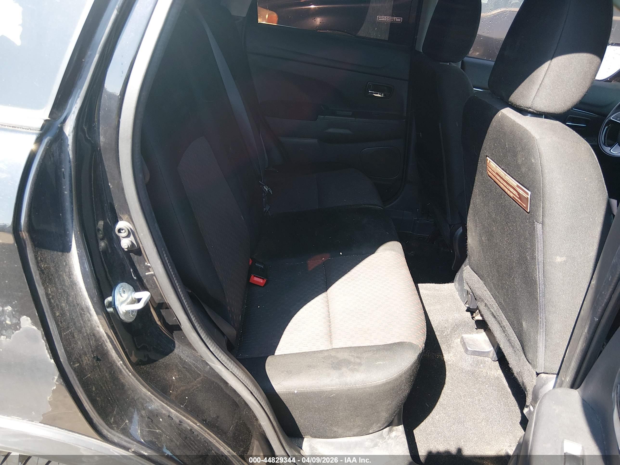 MITSUBISHI OUTLANDER image 8
