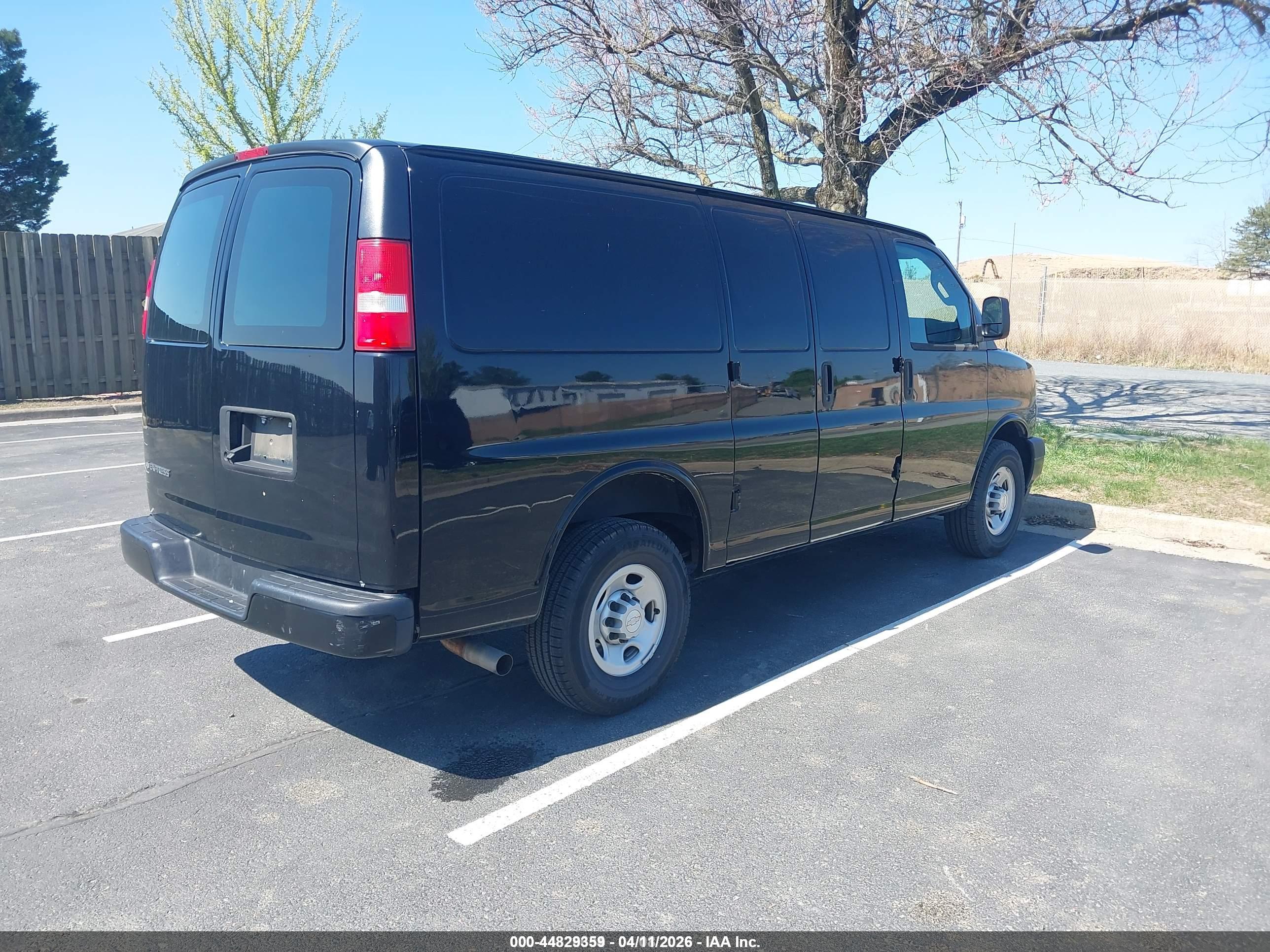 CHEVROLET EXPRESS image 4