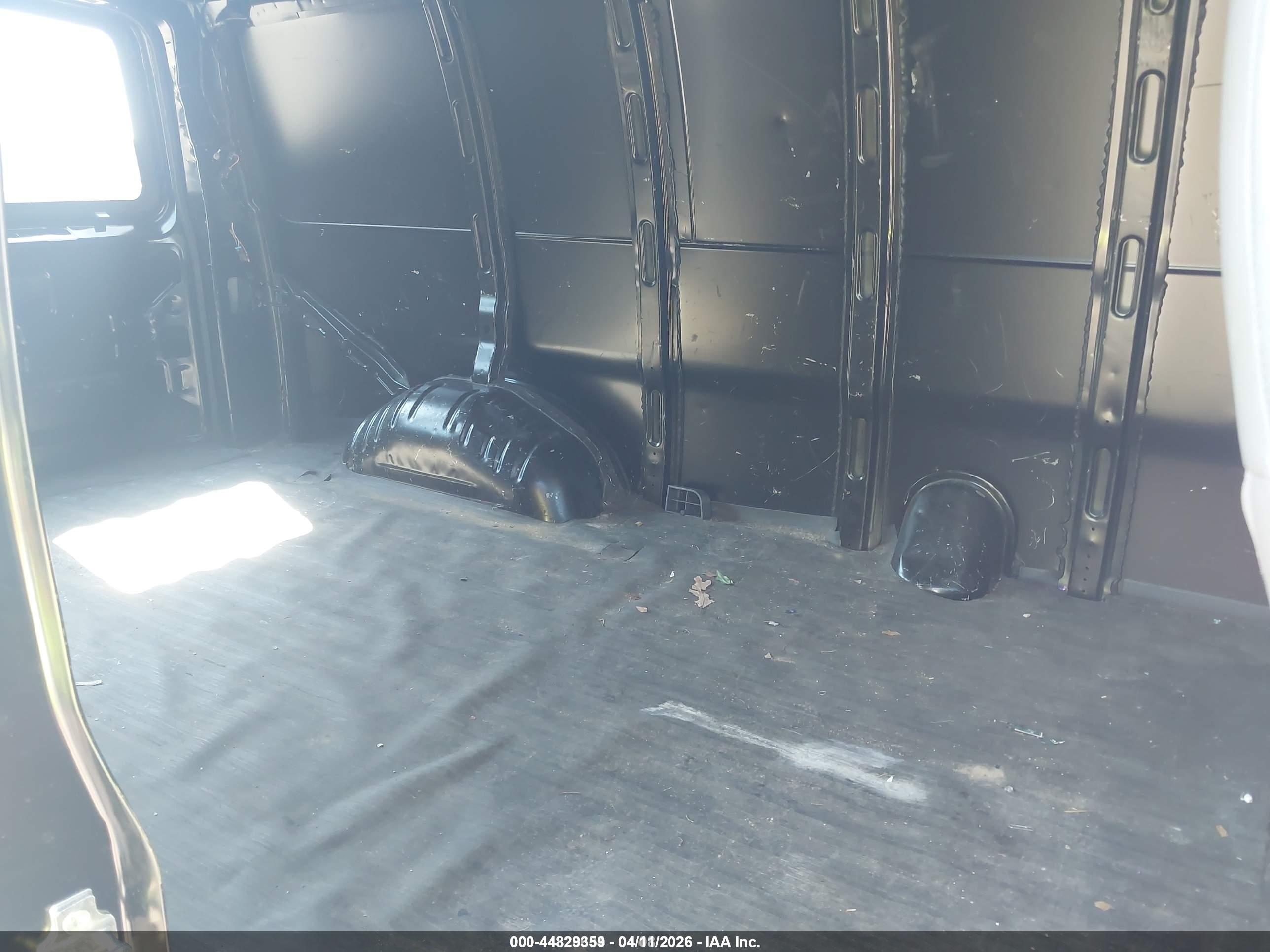 CHEVROLET EXPRESS image 8