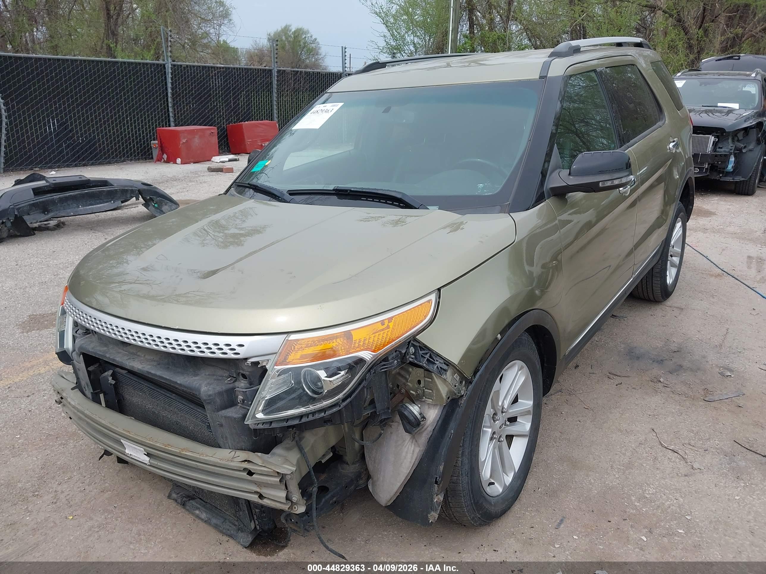 FORD EXPLORER image 2