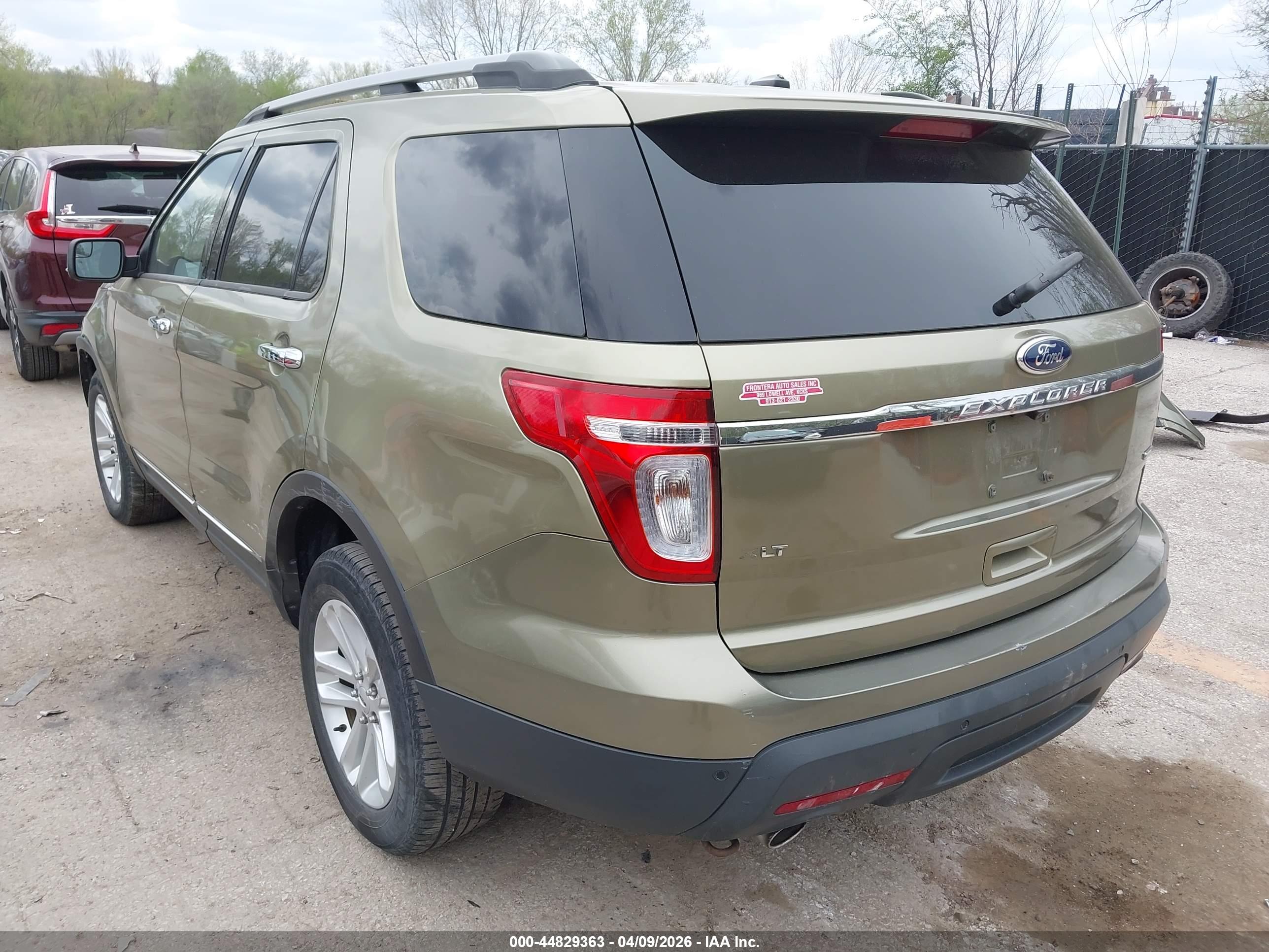 FORD EXPLORER image 3