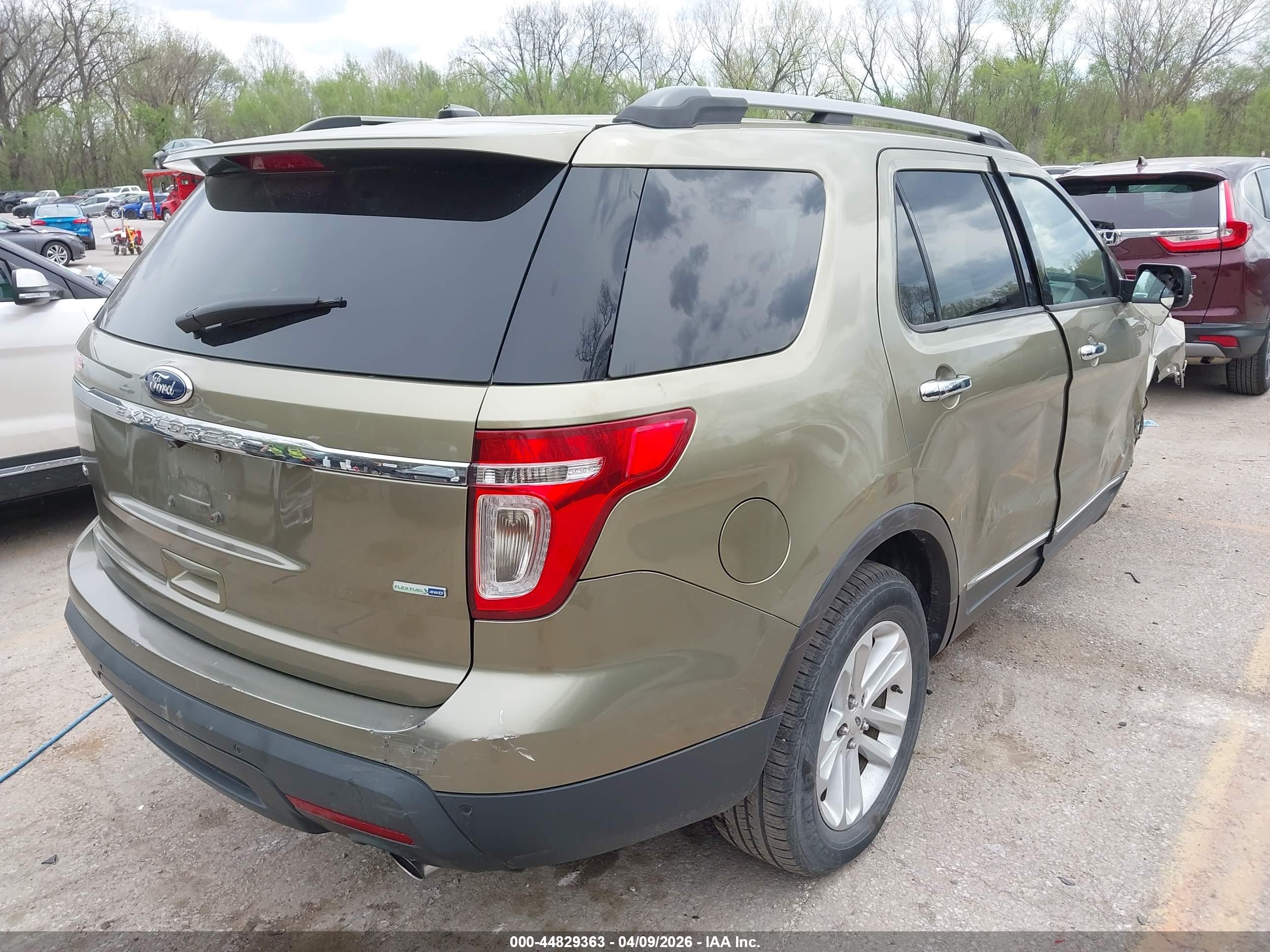 FORD EXPLORER image 4