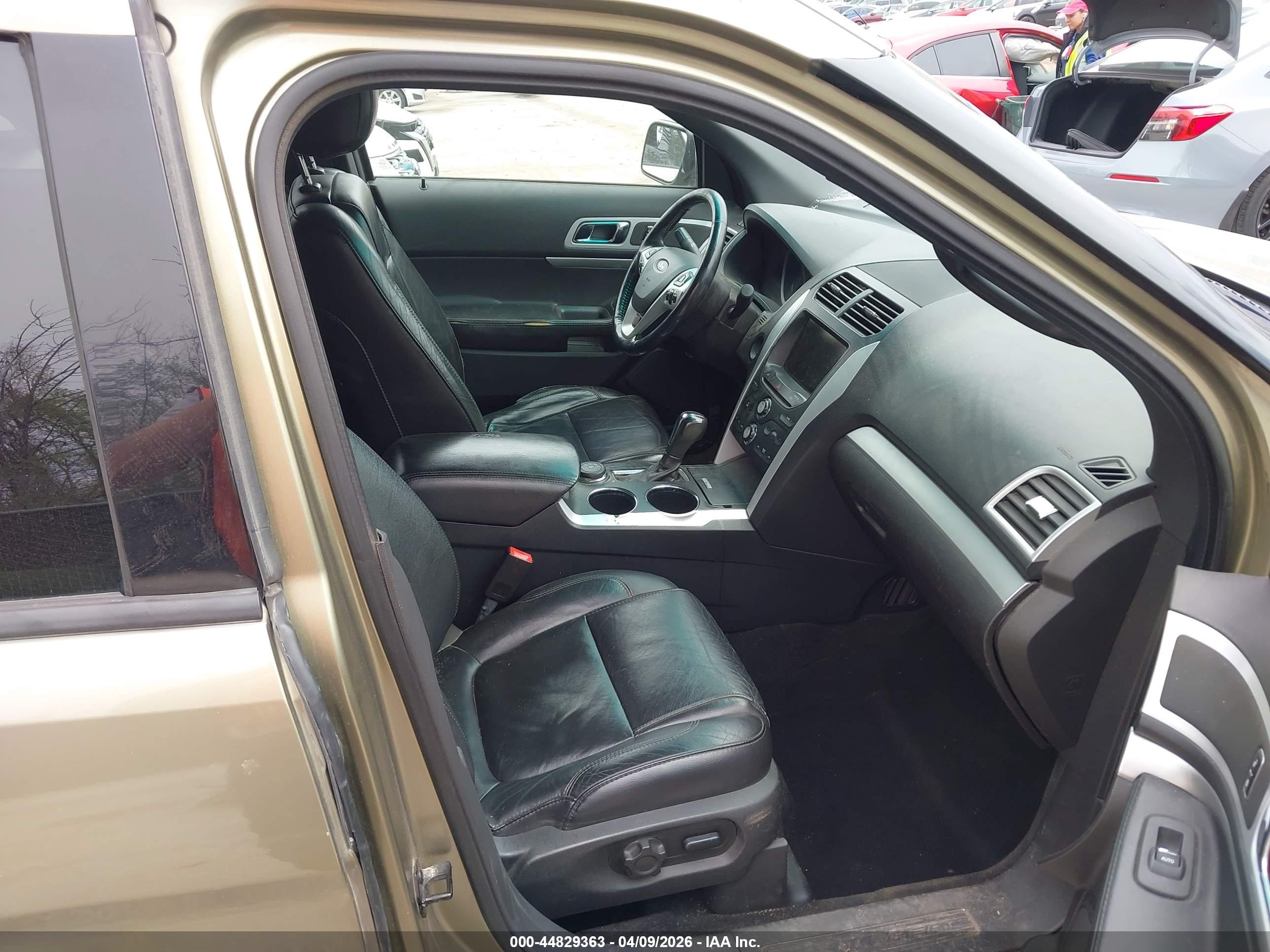 FORD EXPLORER image 5