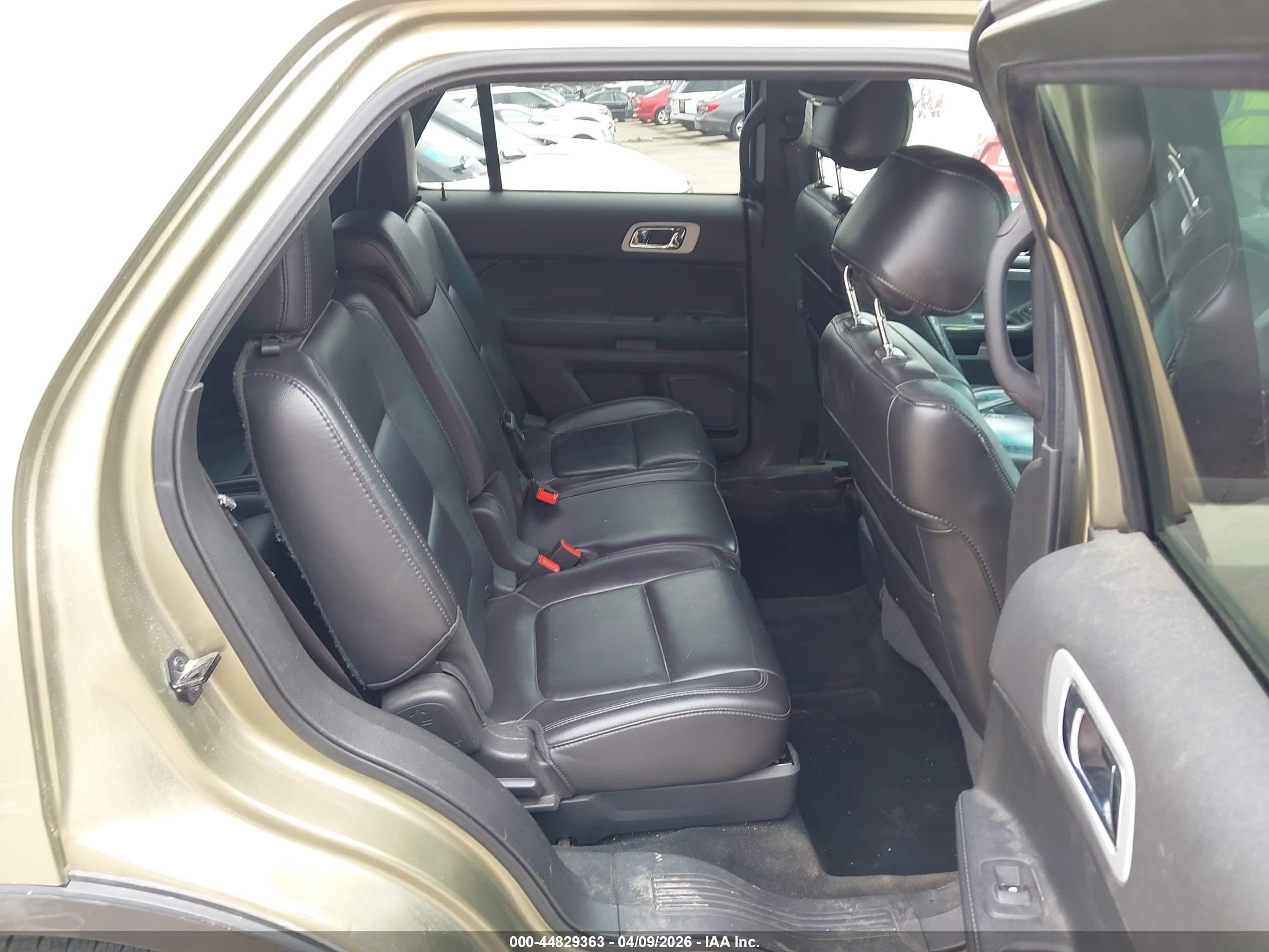 FORD EXPLORER image 8