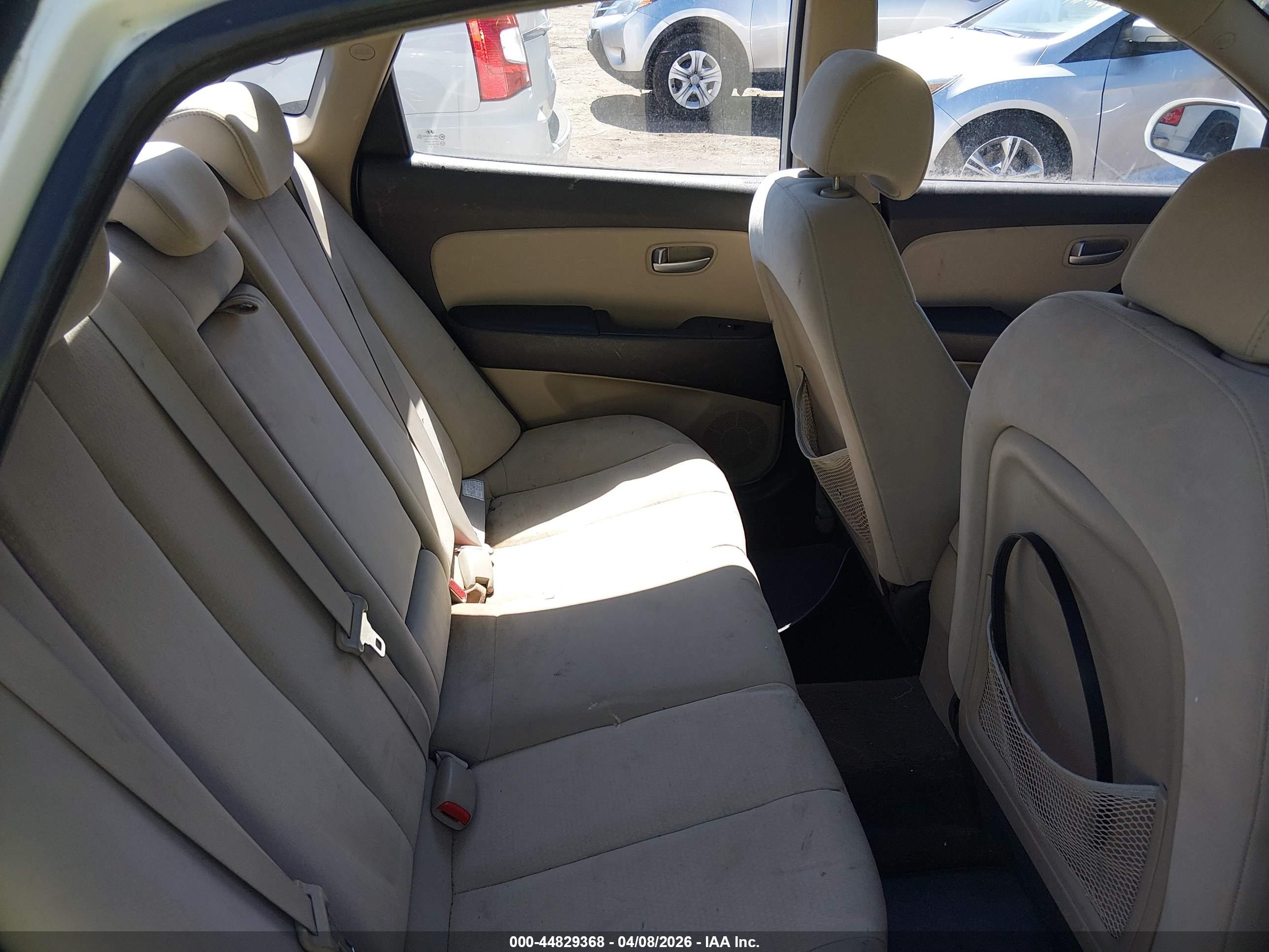 HYUNDAI ELANTRA image 8