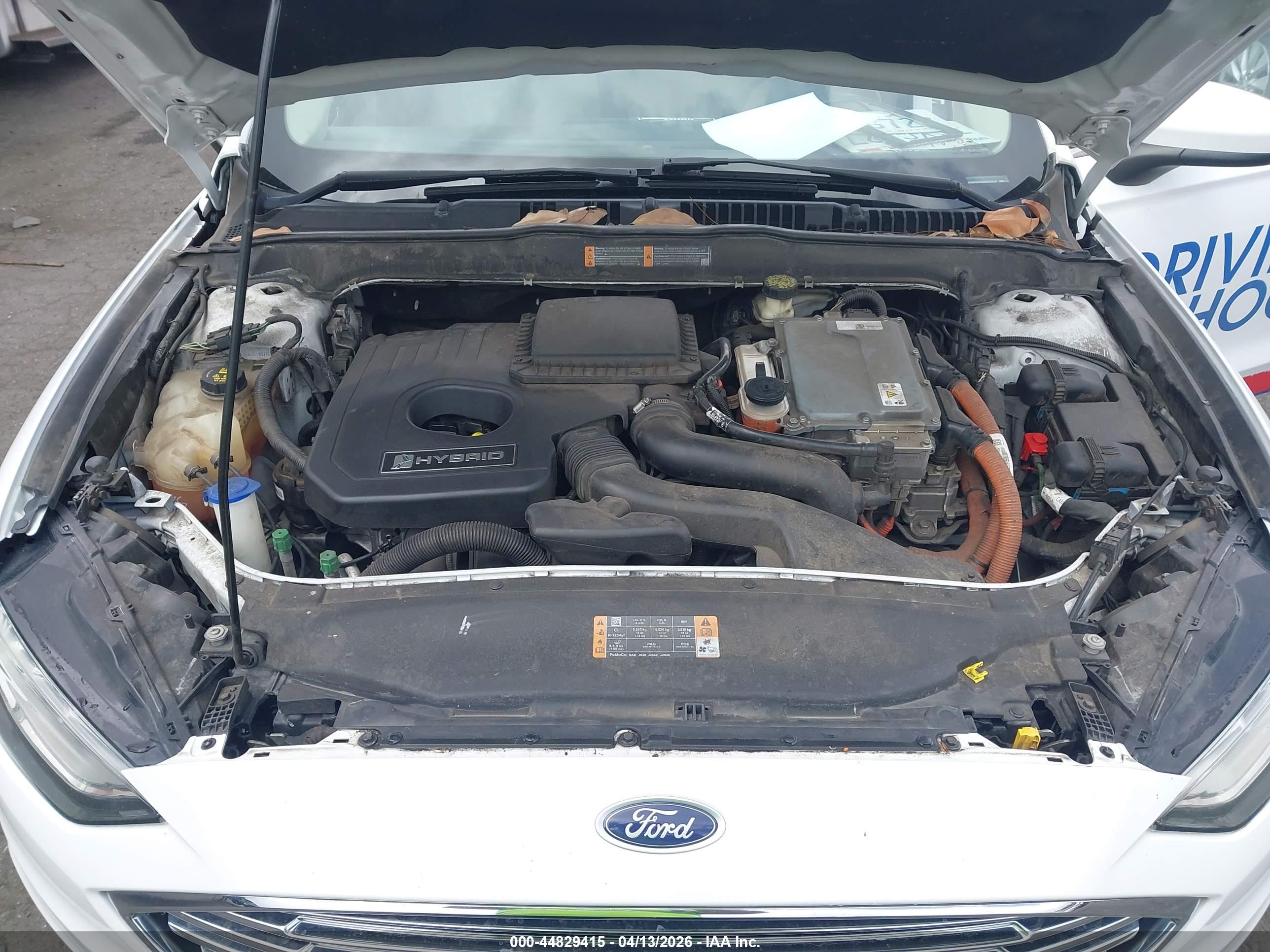 FORD FUSION image 10