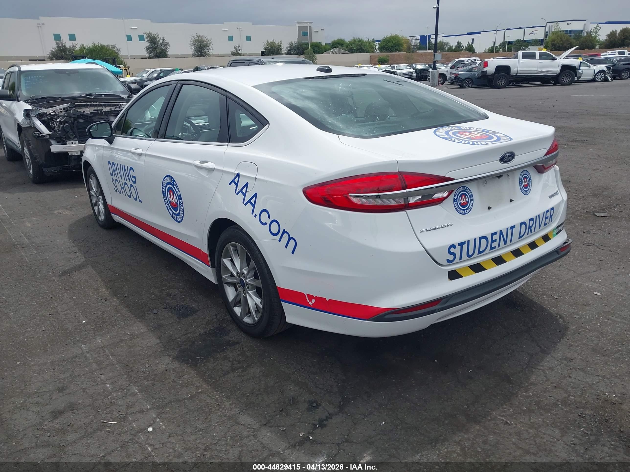 FORD FUSION image 3