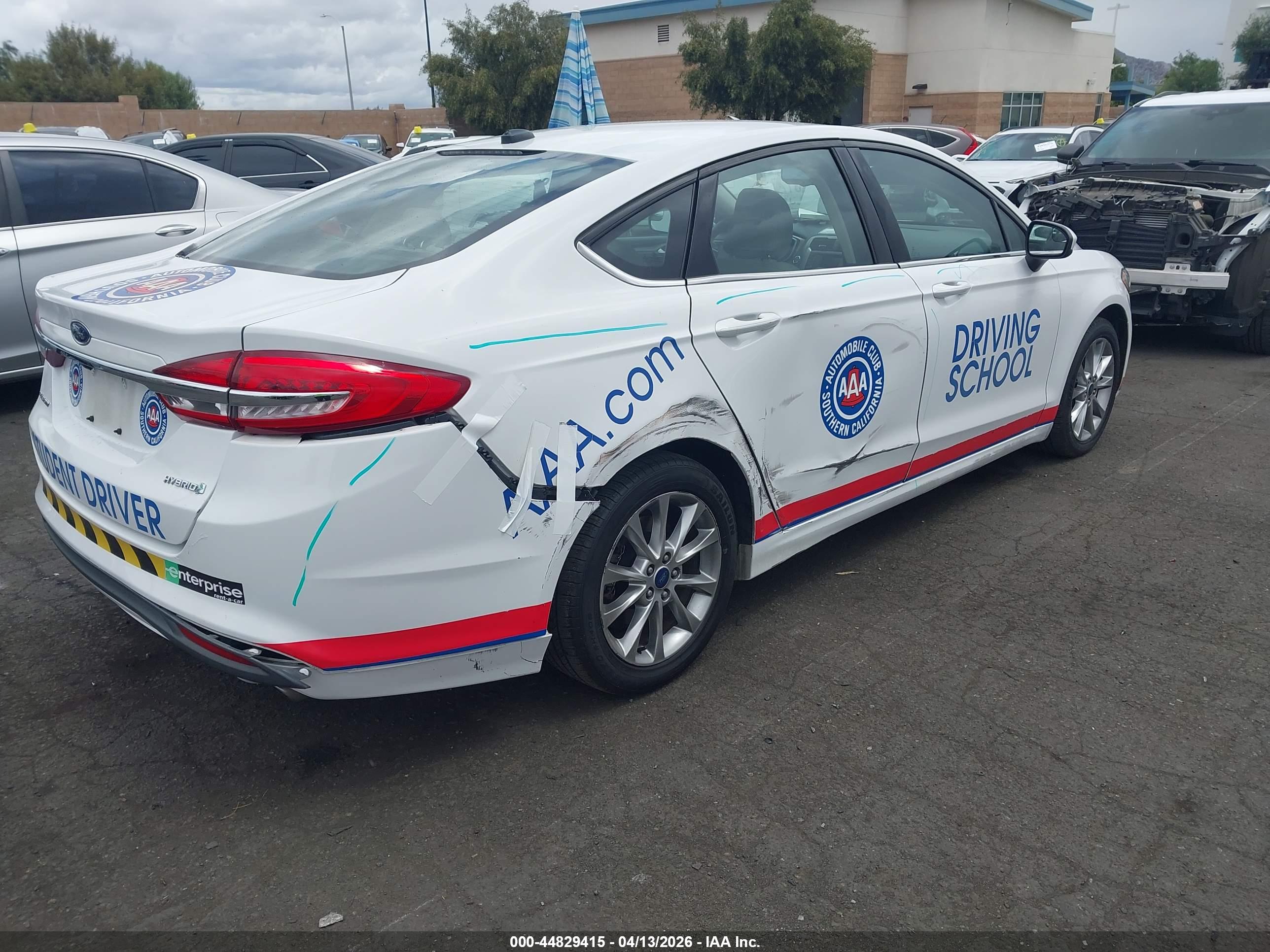FORD FUSION image 4