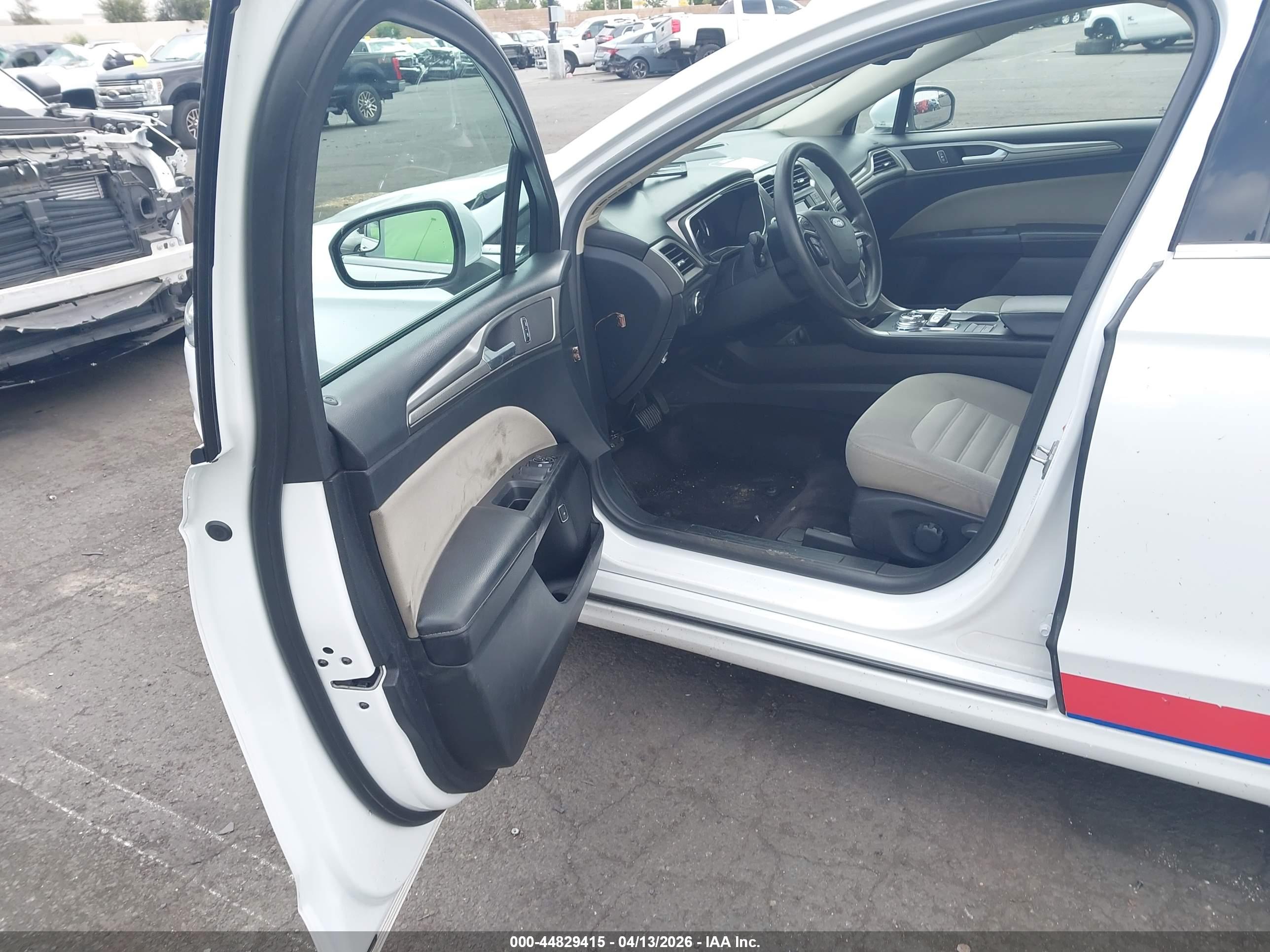 FORD FUSION image 5