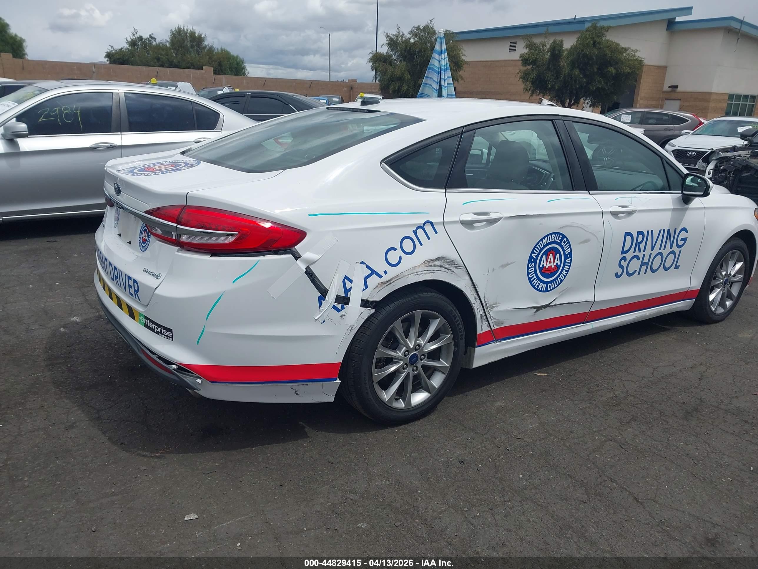 FORD FUSION image 6