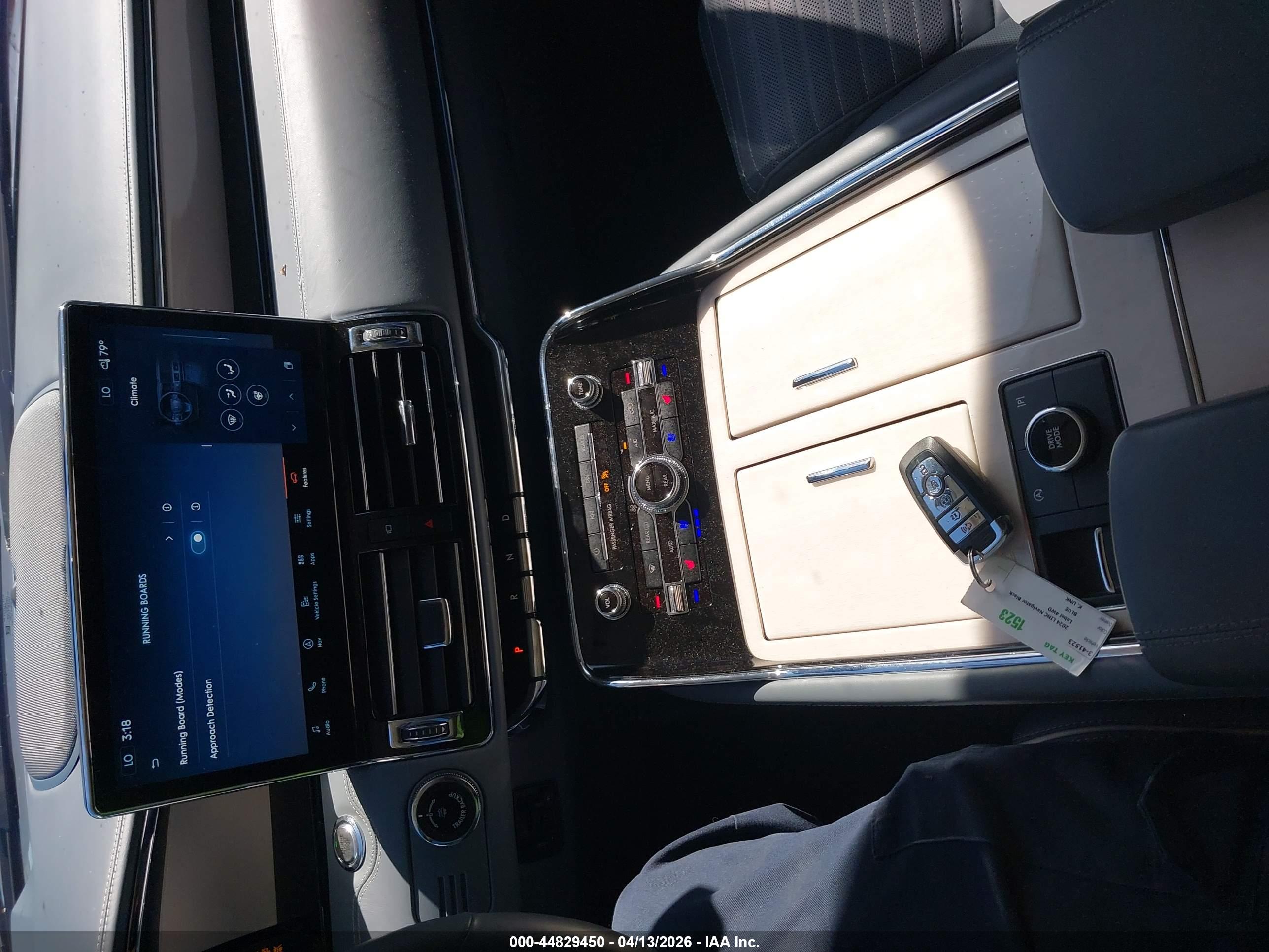LINCOLN NAVIGATOR image 11