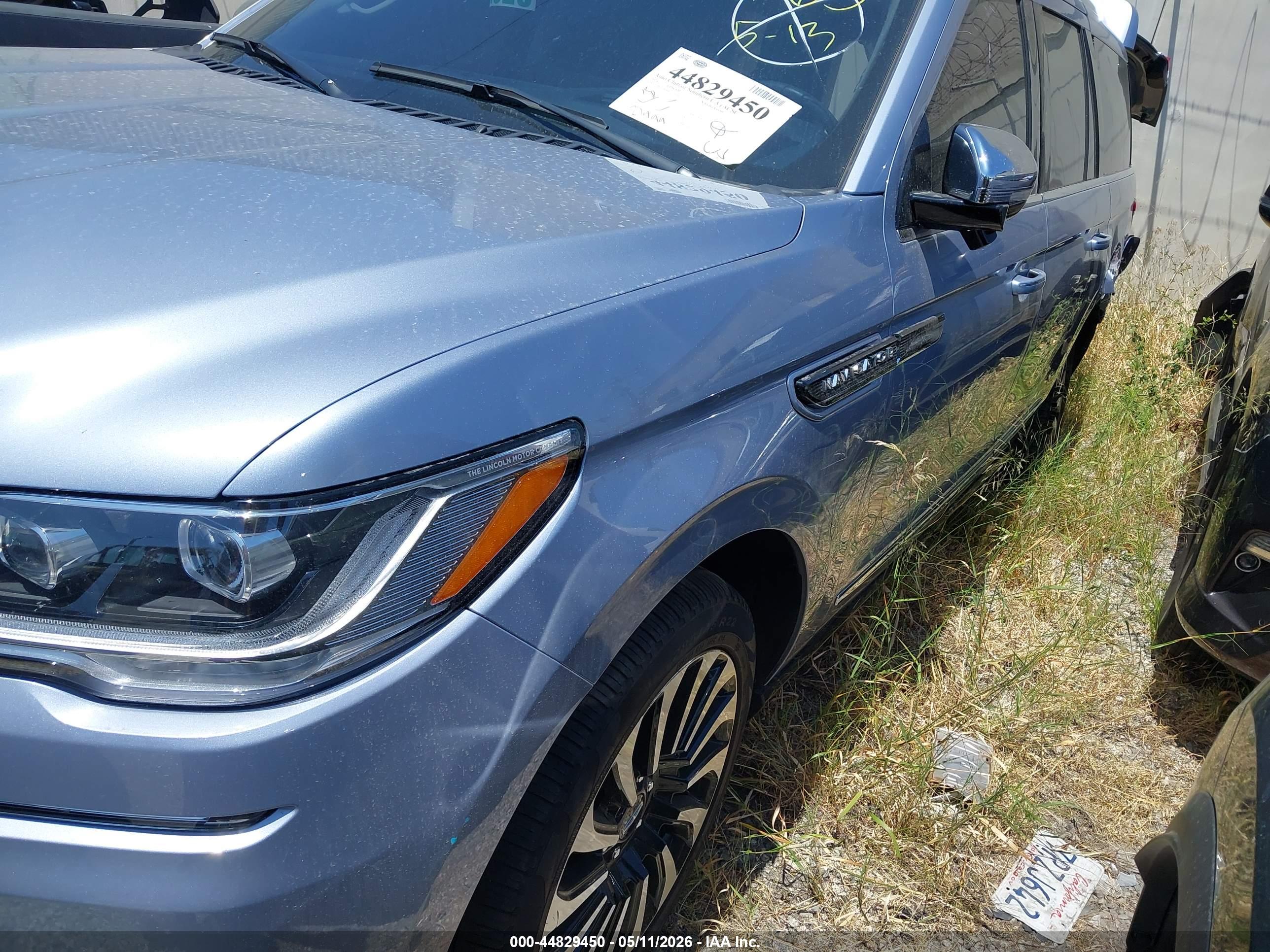 LINCOLN NAVIGATOR image 2