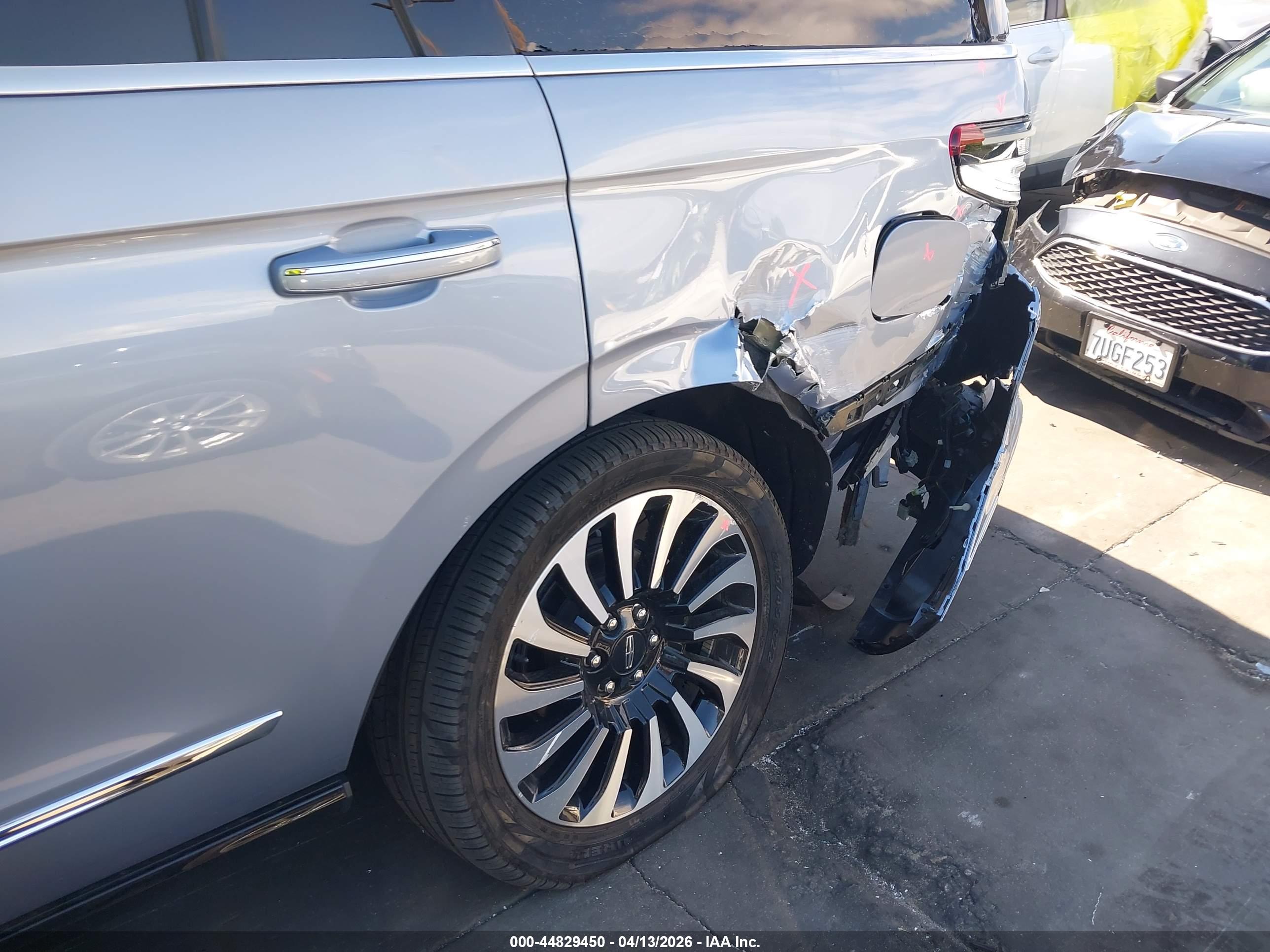 LINCOLN NAVIGATOR image 6