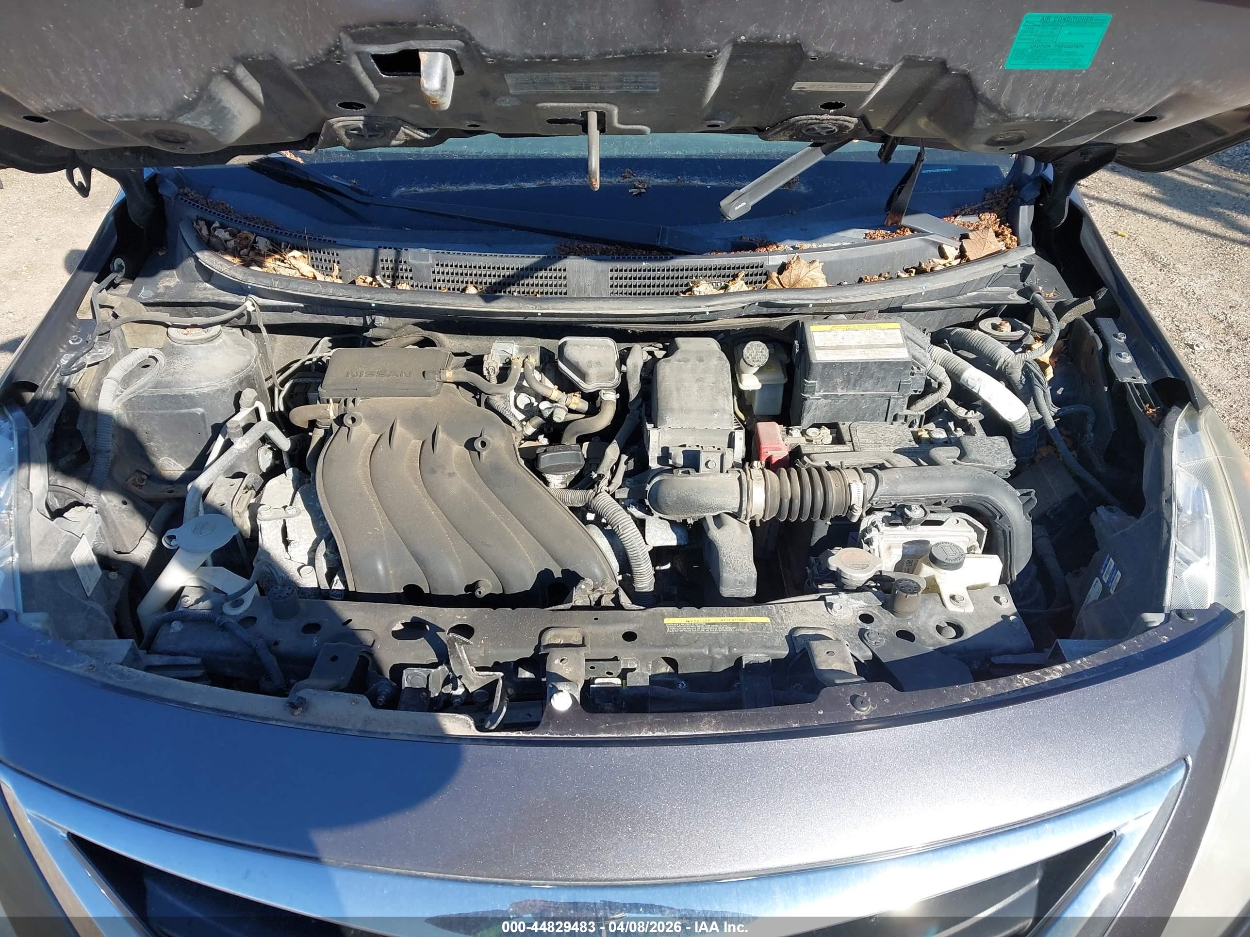NISSAN VERSA image 10