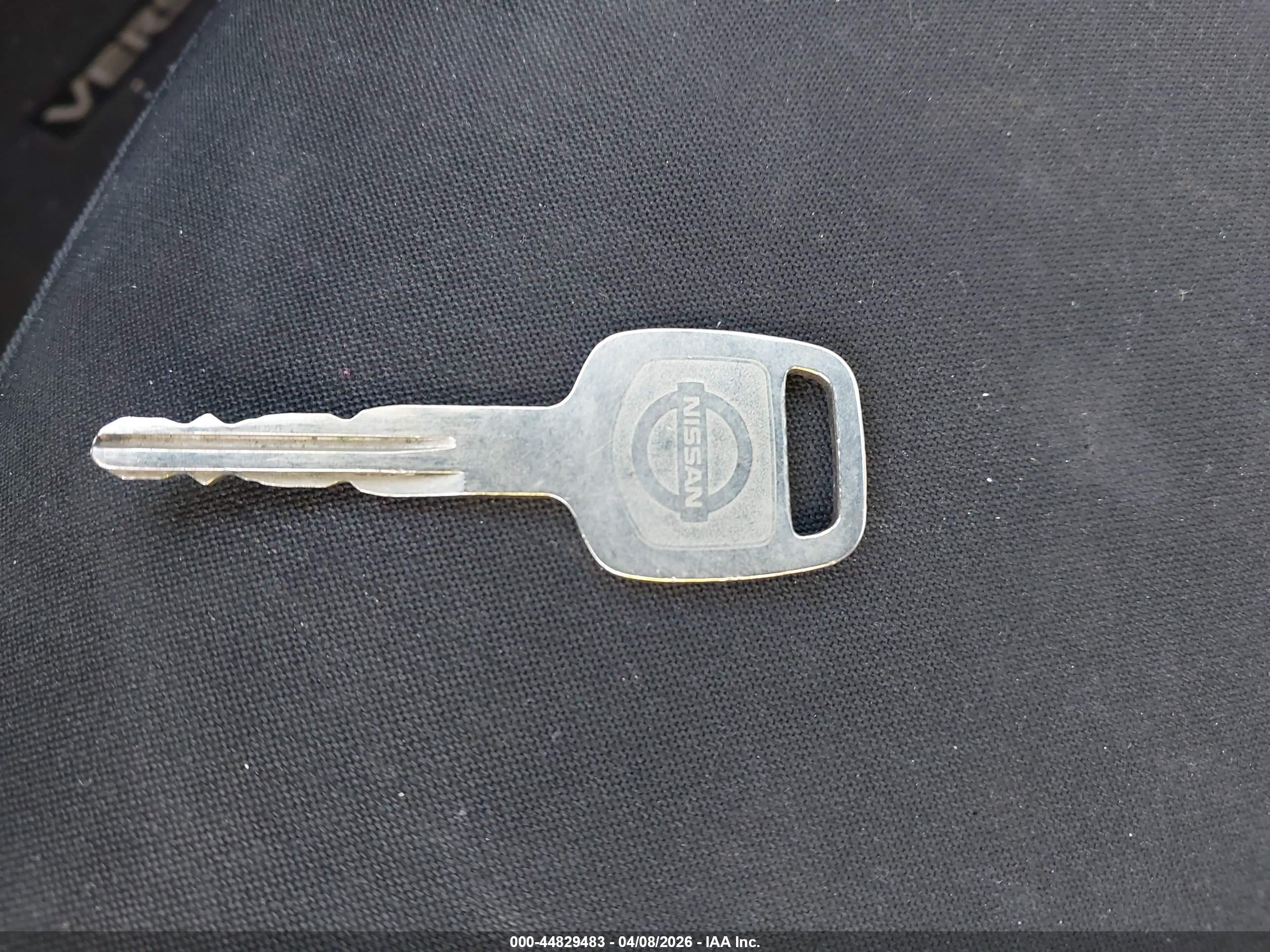NISSAN VERSA image 11