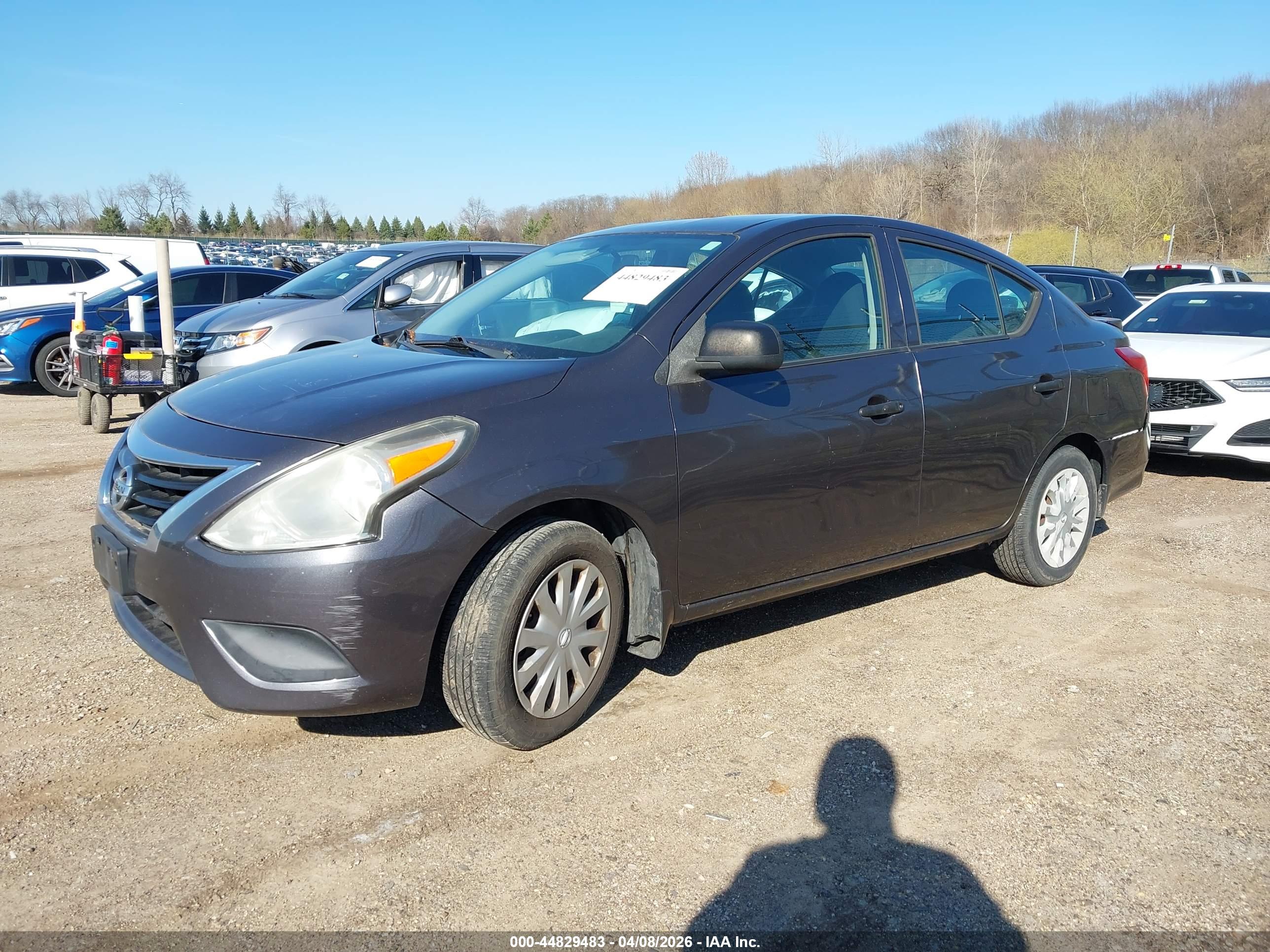 NISSAN VERSA image 2