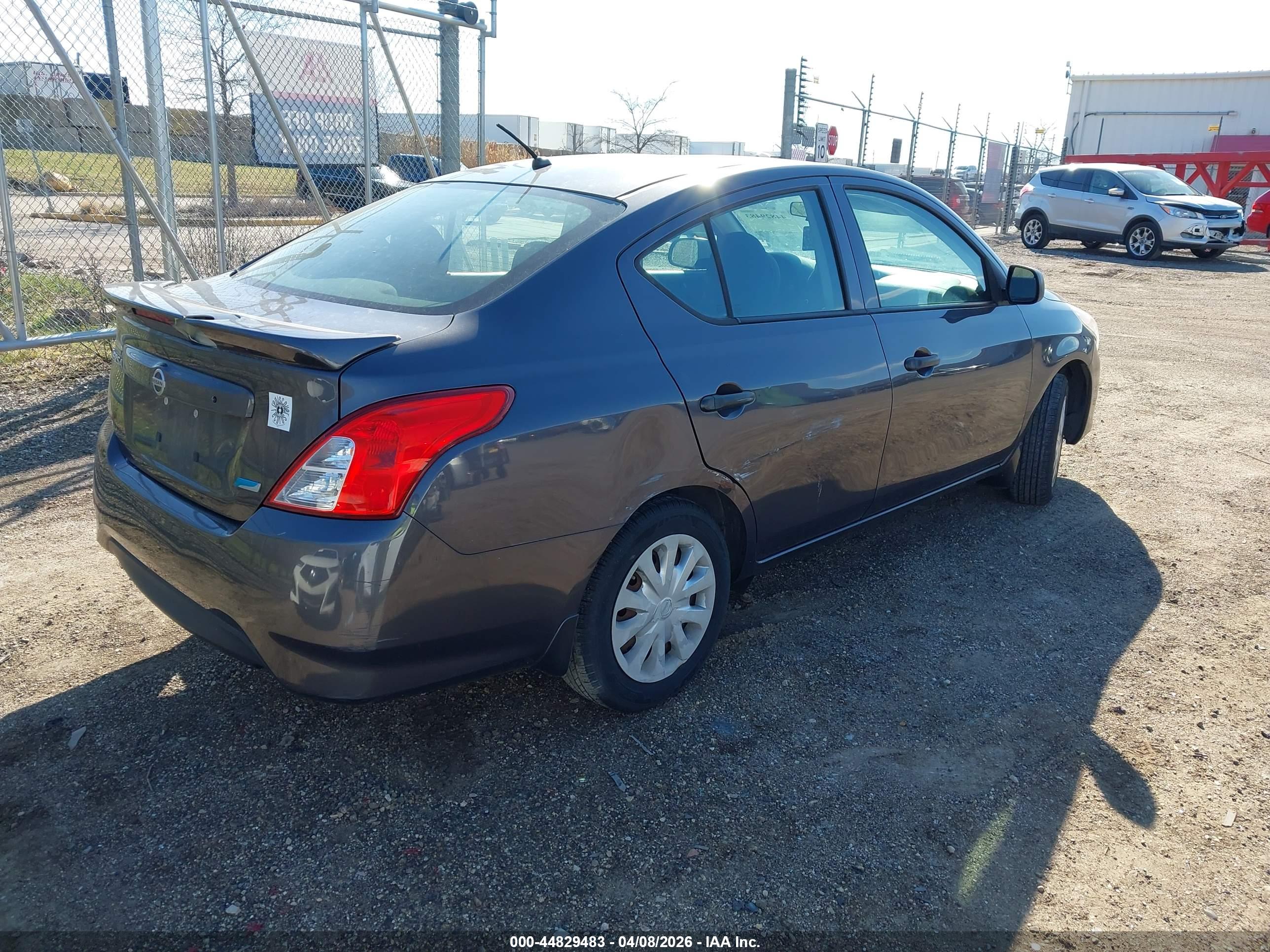 NISSAN VERSA image 4