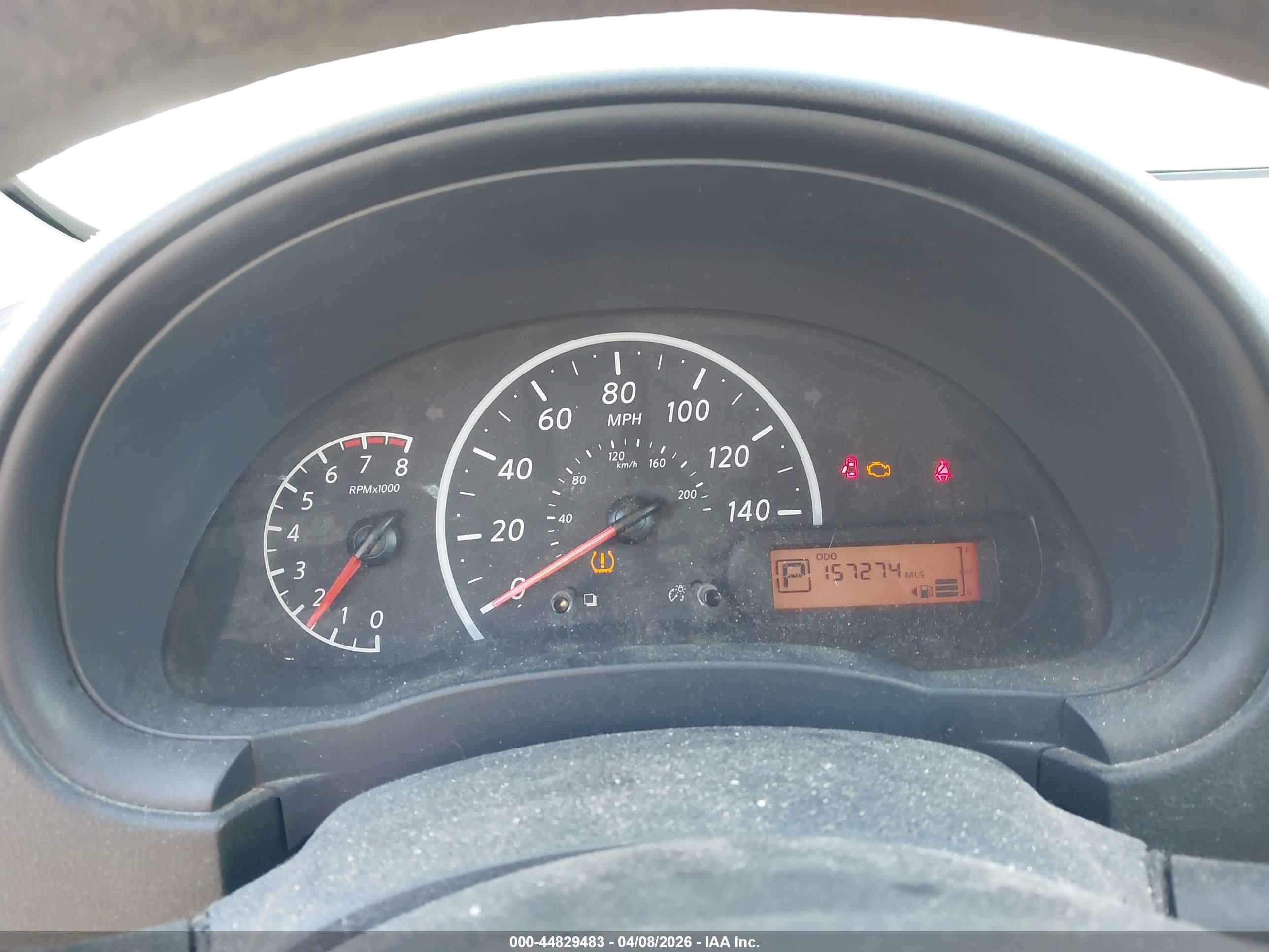 NISSAN VERSA image 7