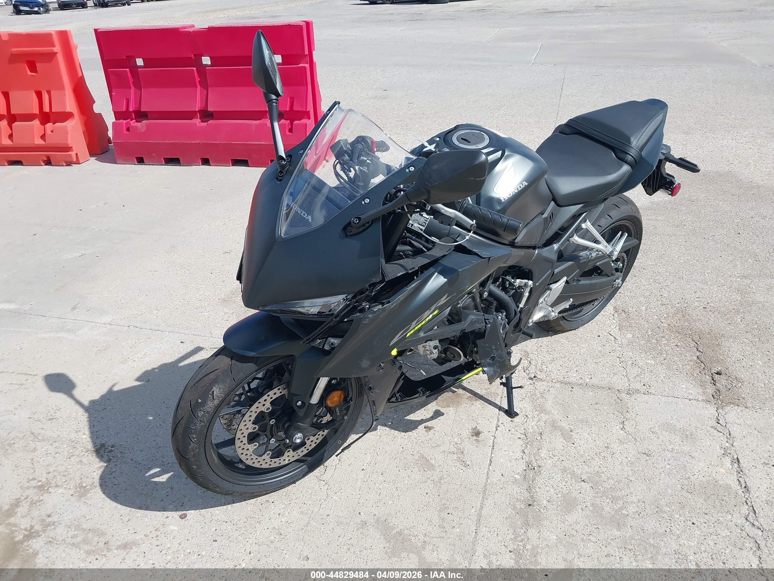 HONDA CBR650 image 2