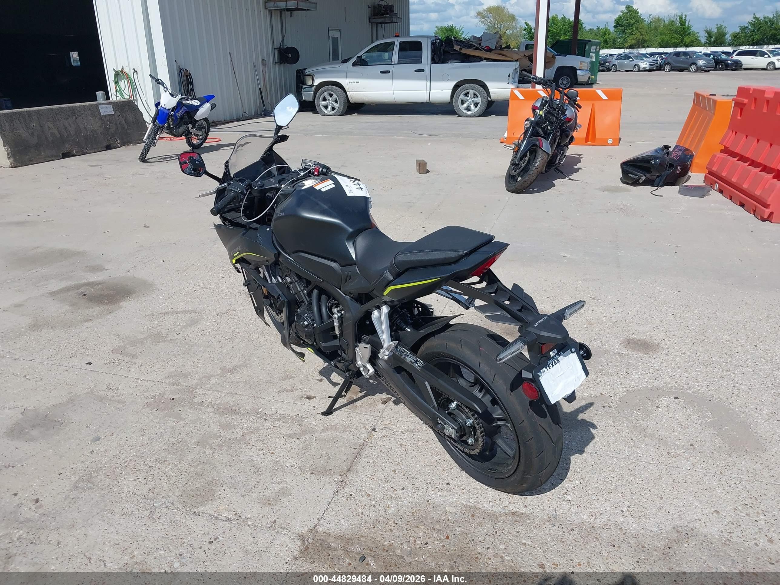 HONDA CBR650 image 3