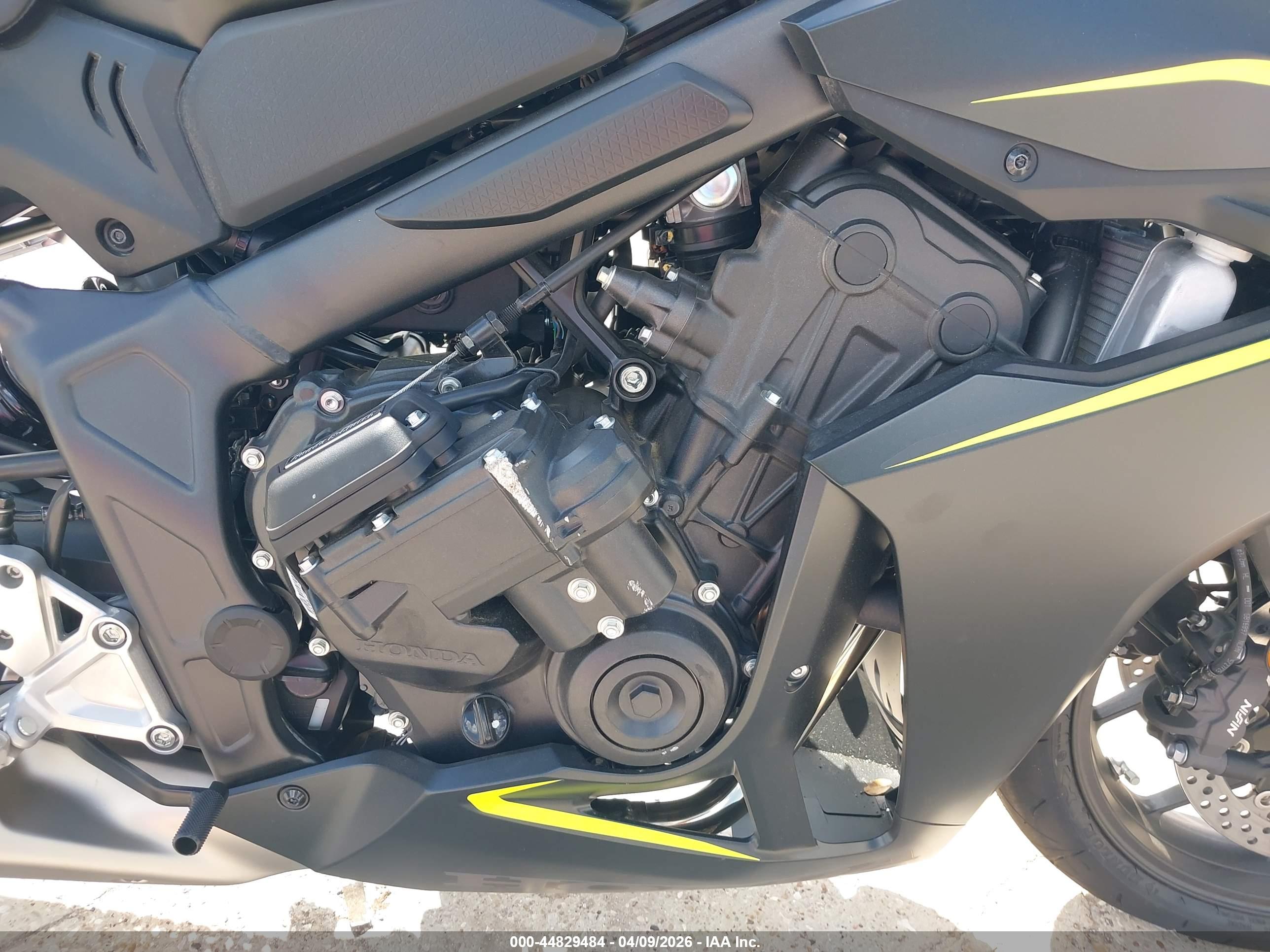 HONDA CBR650 image 8