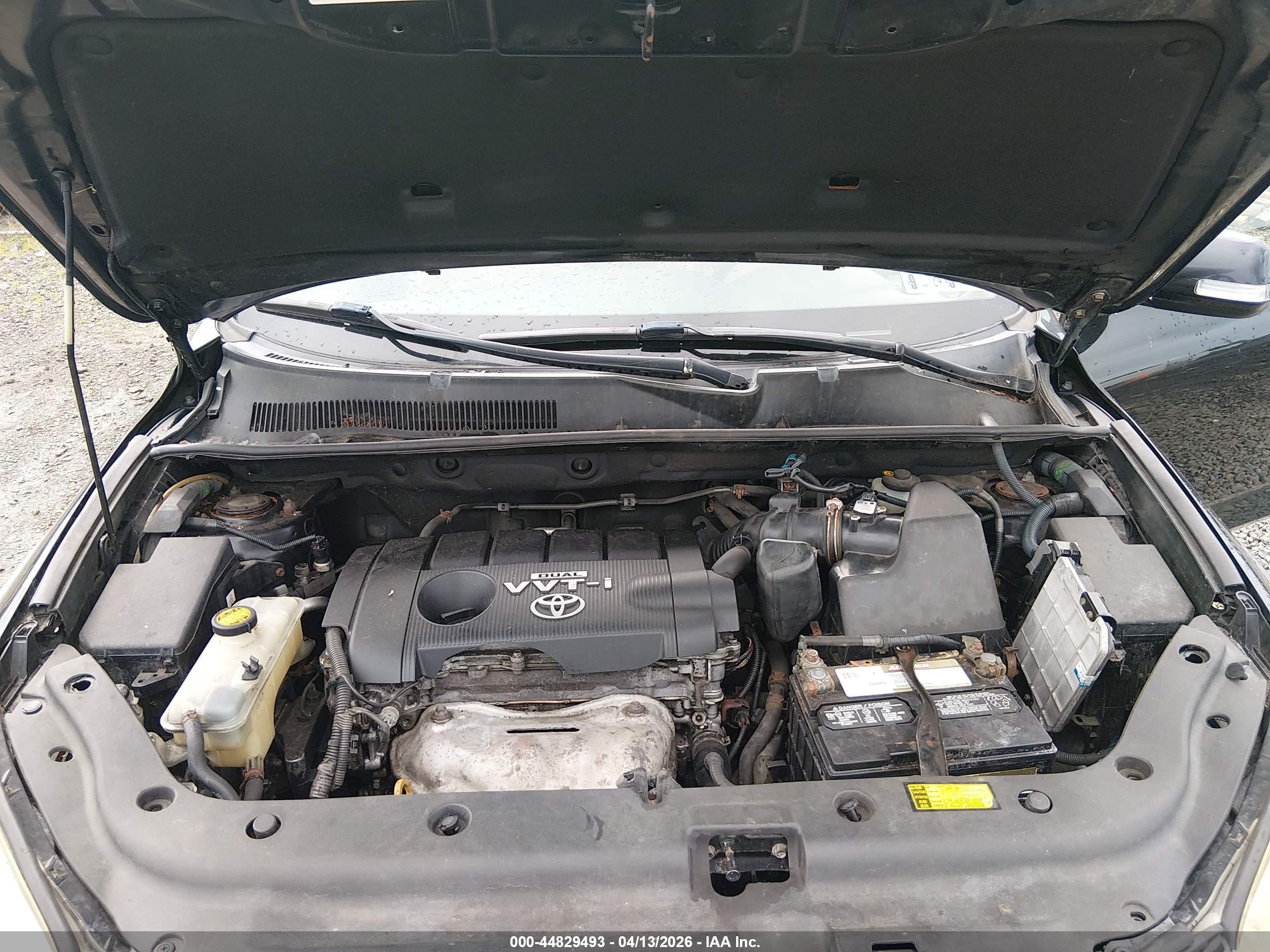 TOYOTA RAV4 image 10