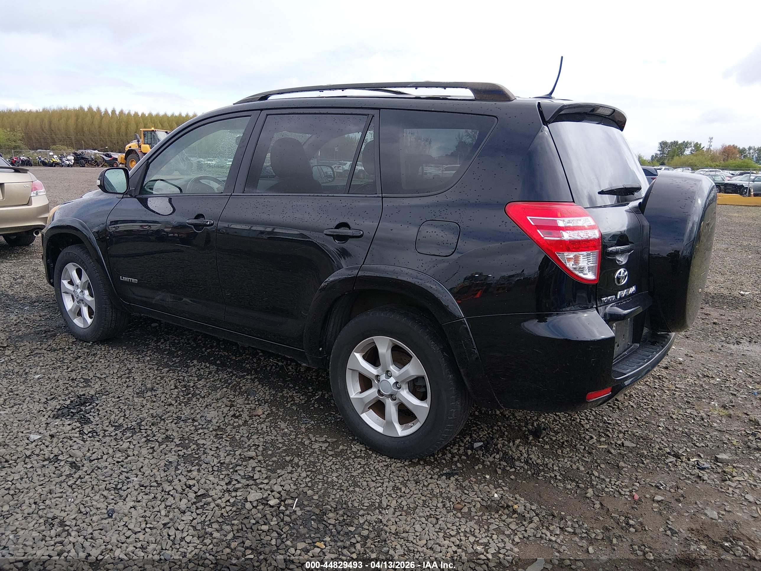 TOYOTA RAV4 image 3
