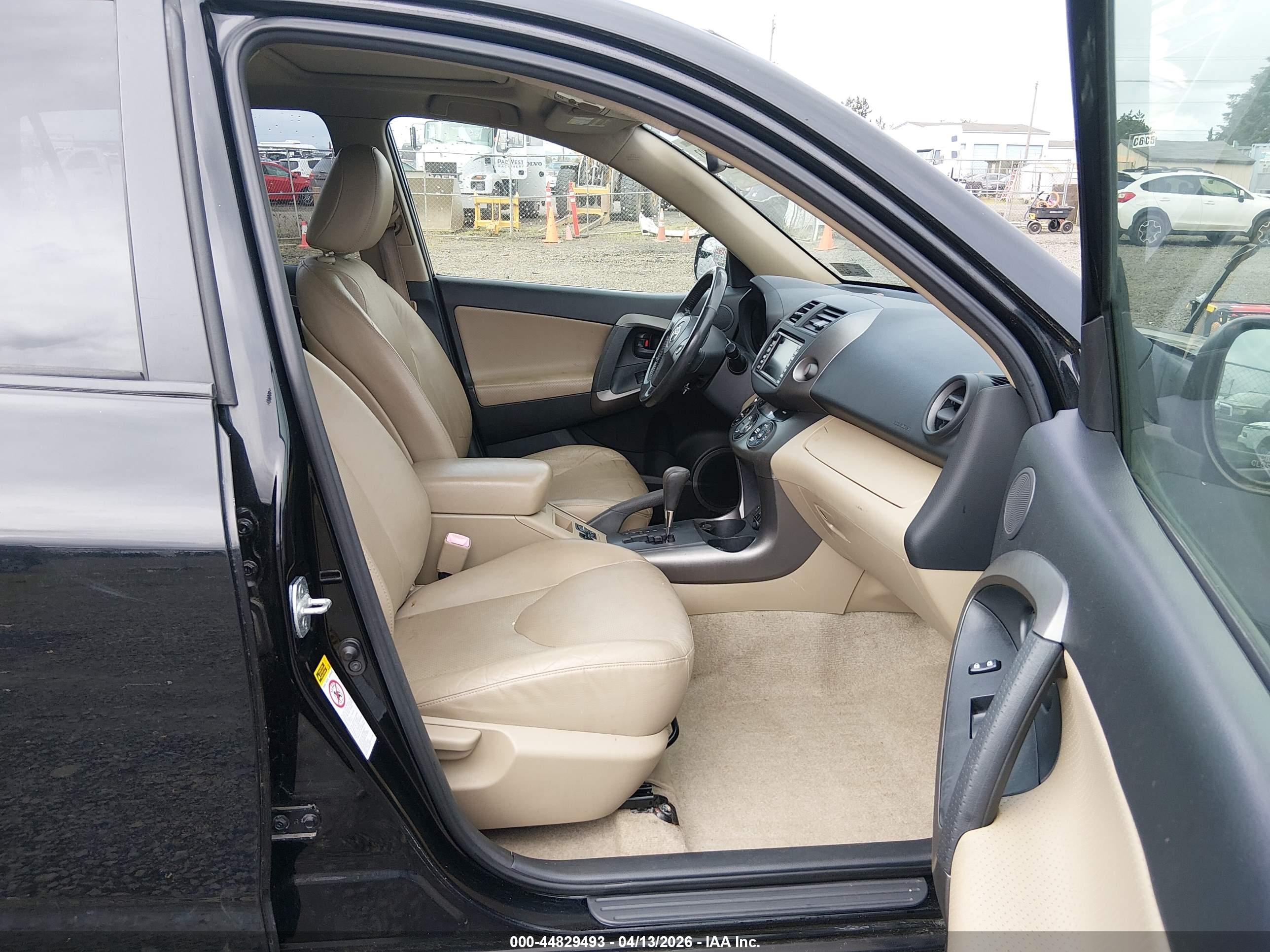 TOYOTA RAV4 image 5