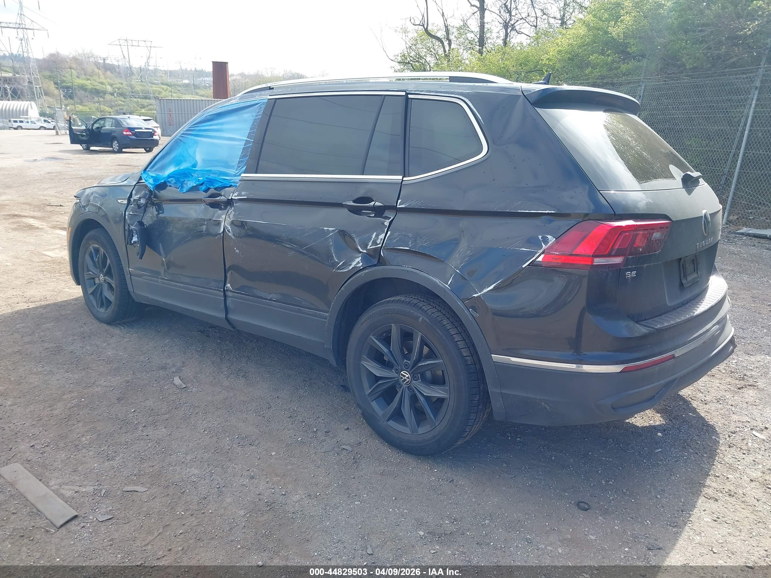 VOLKSWAGEN TIGUAN image 3