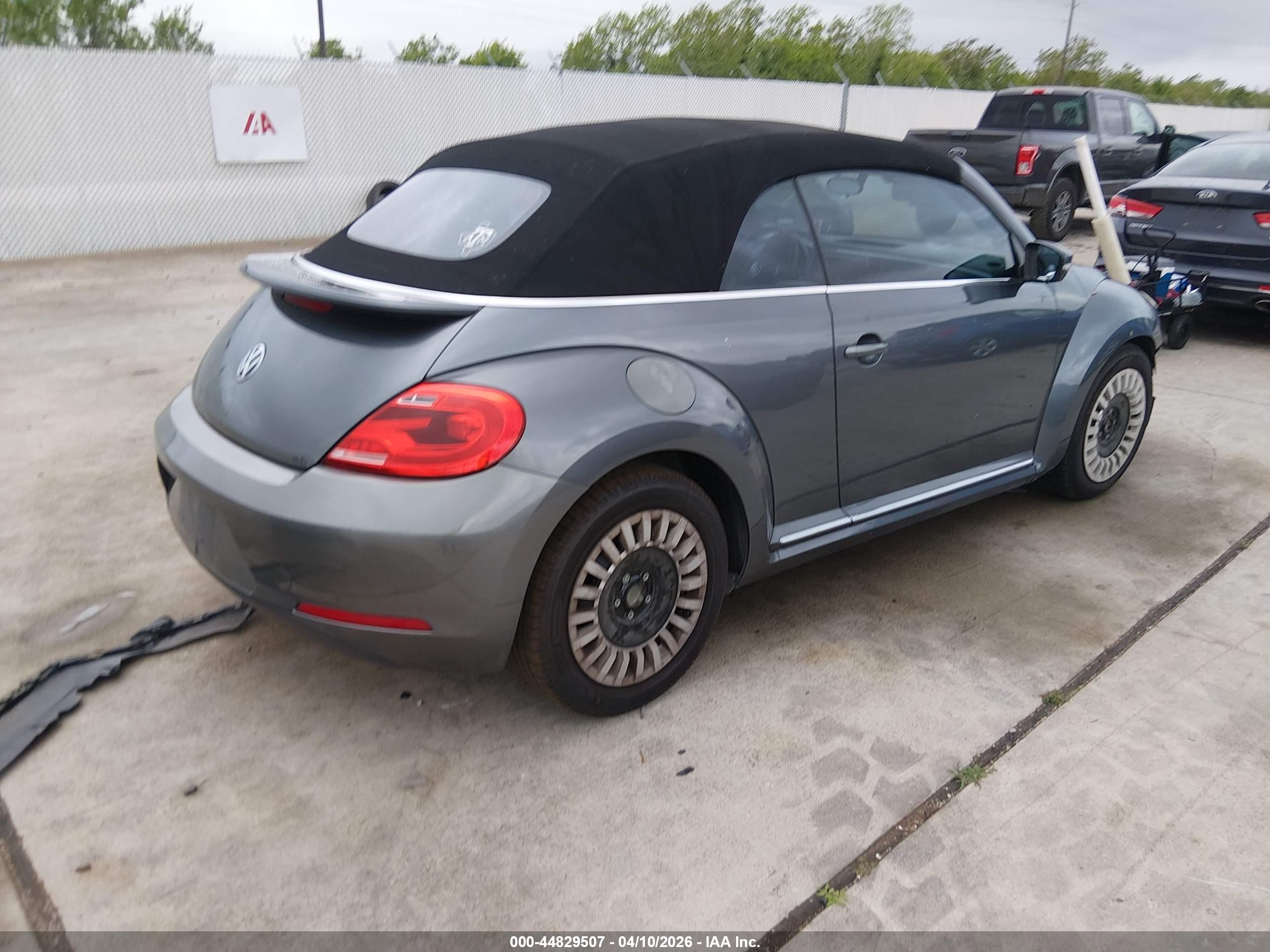VOLKSWAGEN BEETLE image 4