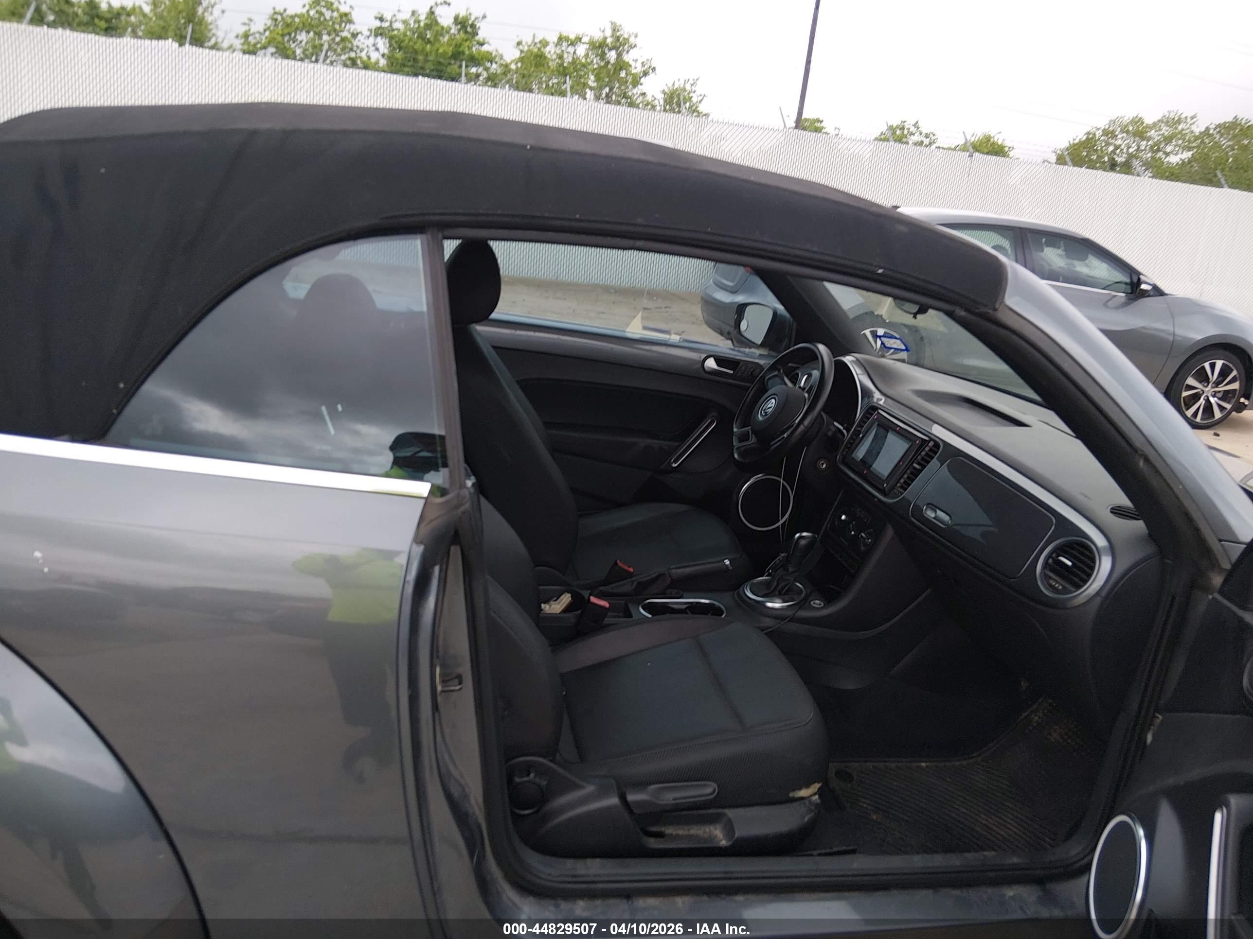 VOLKSWAGEN BEETLE image 5
