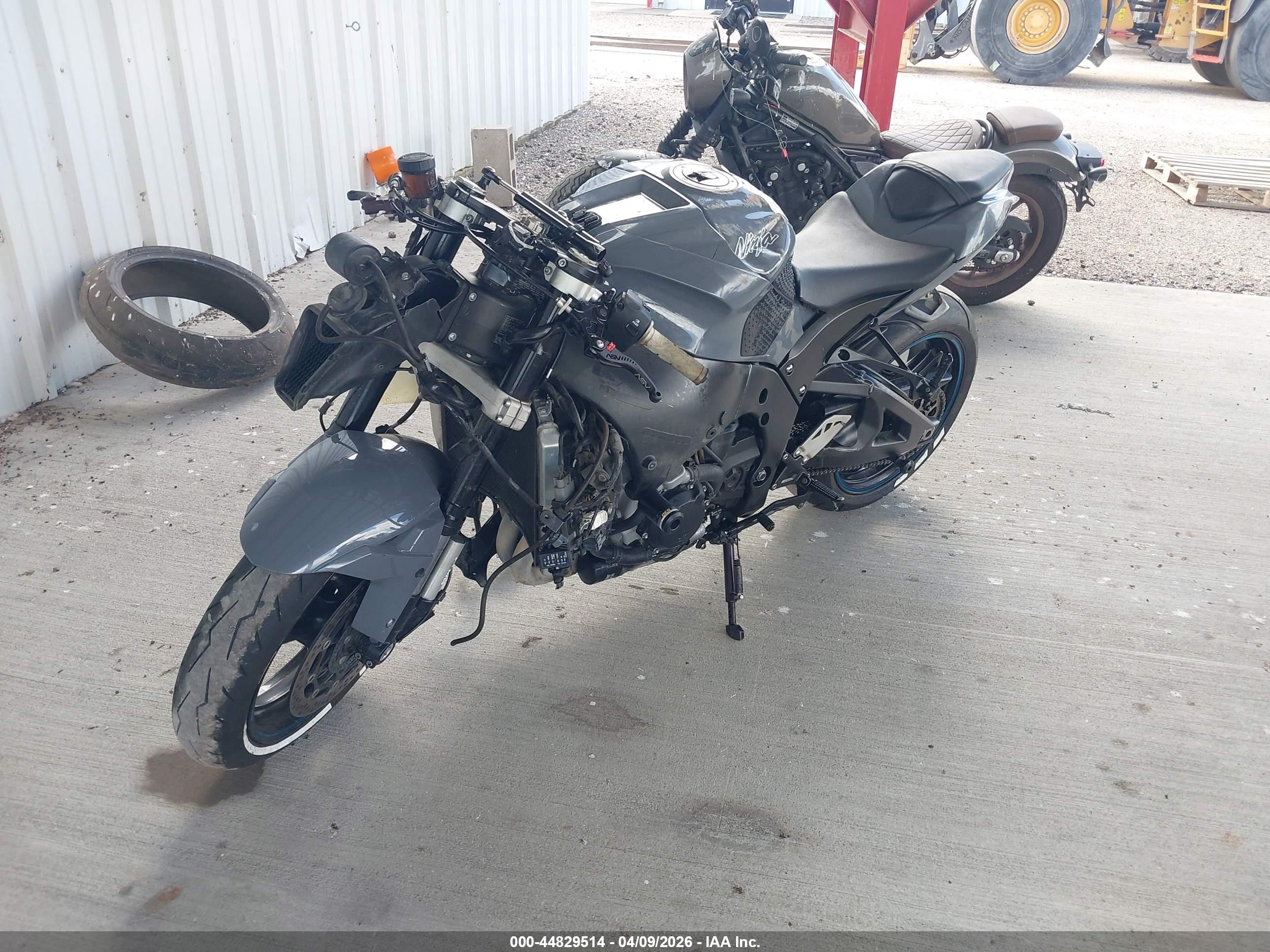 KAWASAKI ZX1002 image 2
