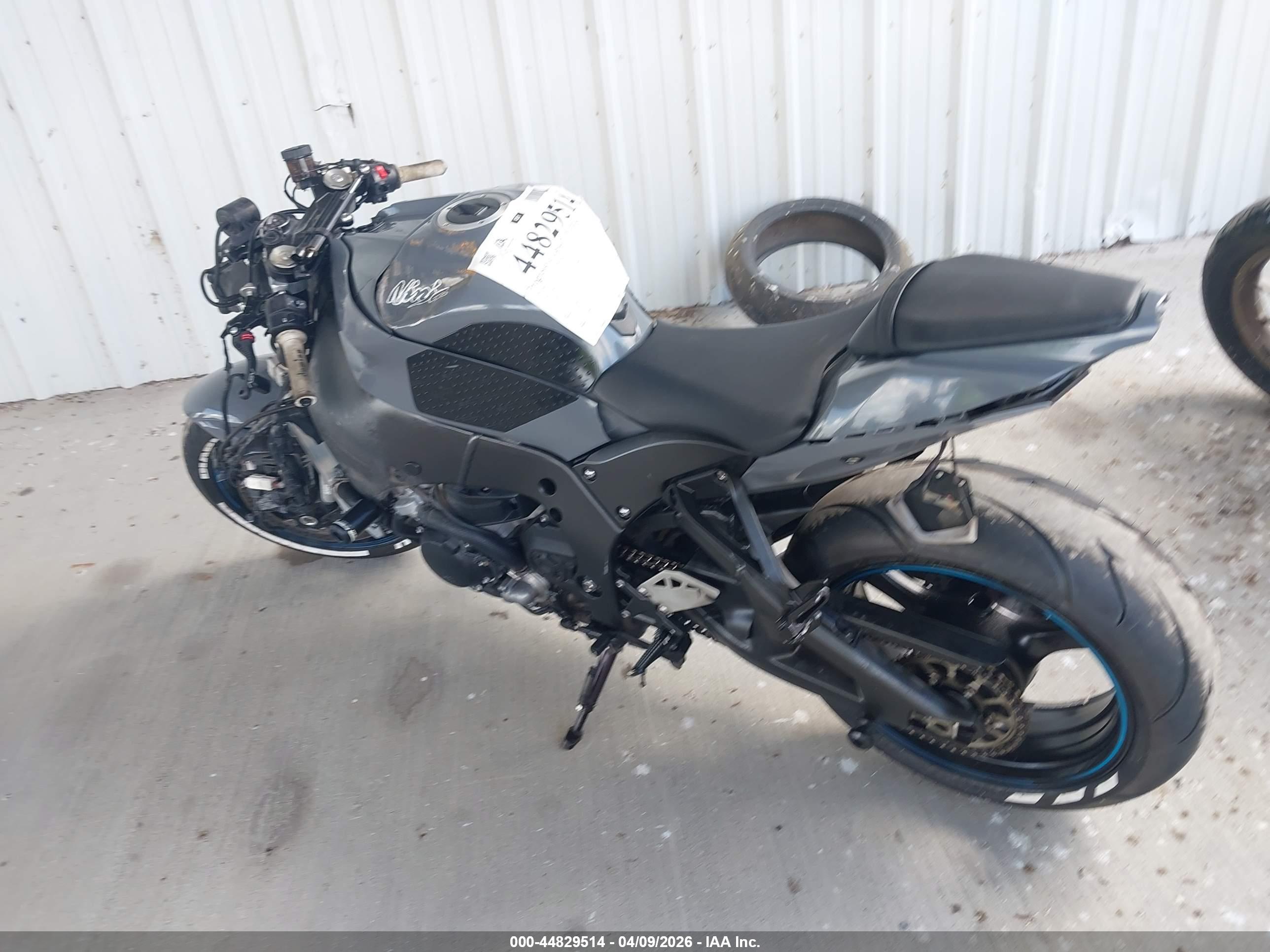KAWASAKI ZX1002 image 3