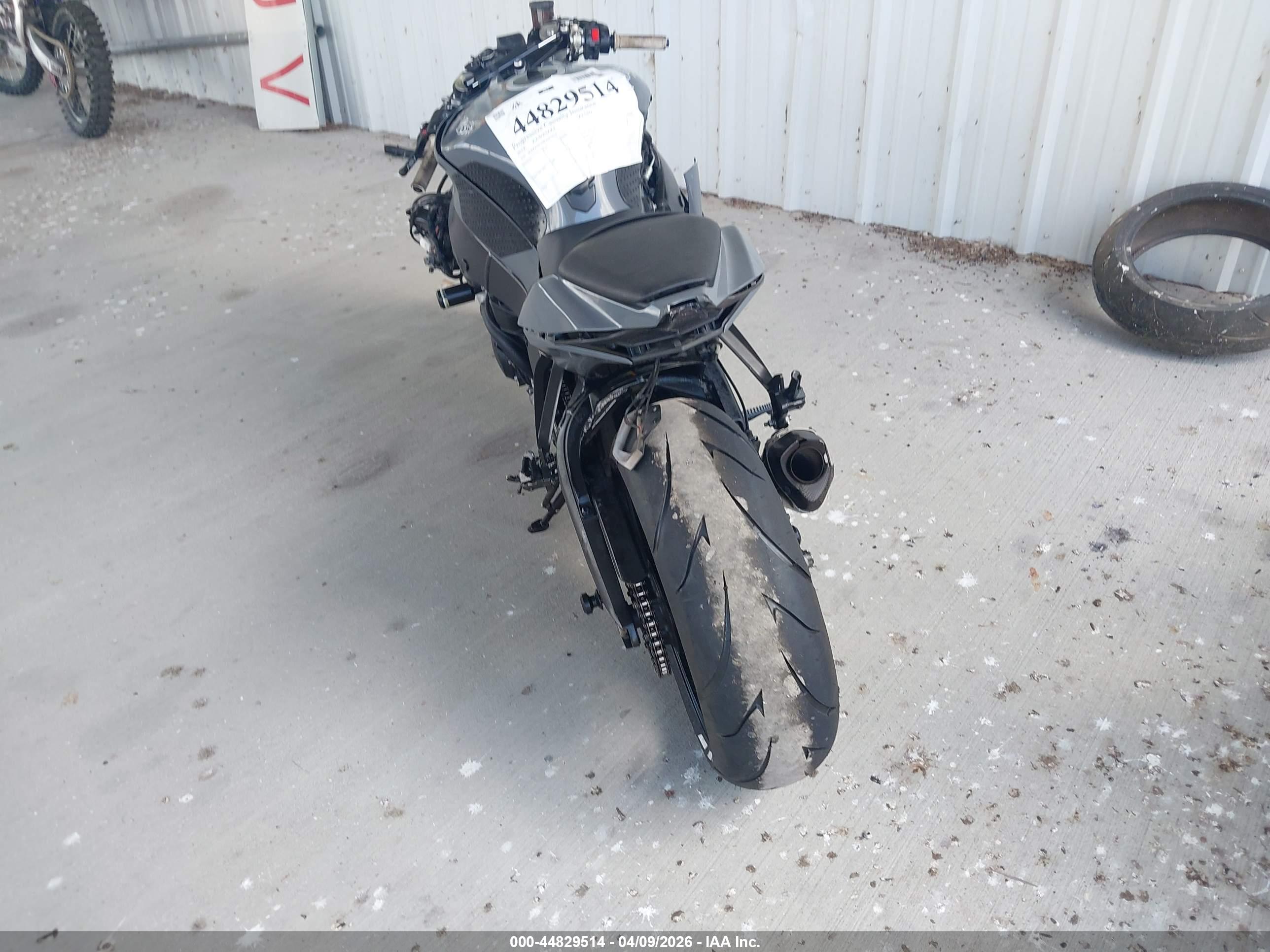 KAWASAKI ZX1002 image 6
