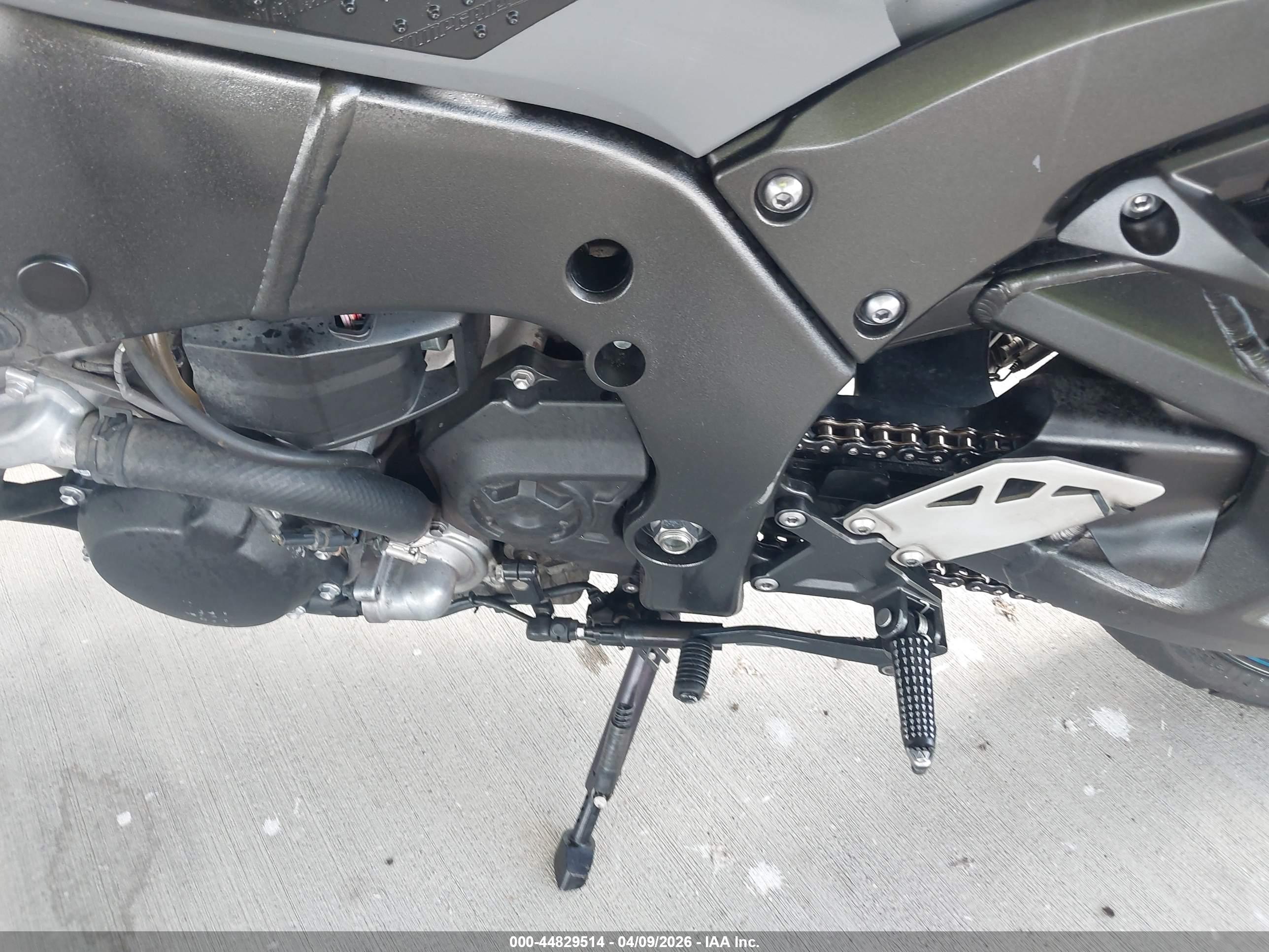 KAWASAKI ZX1002 image 9