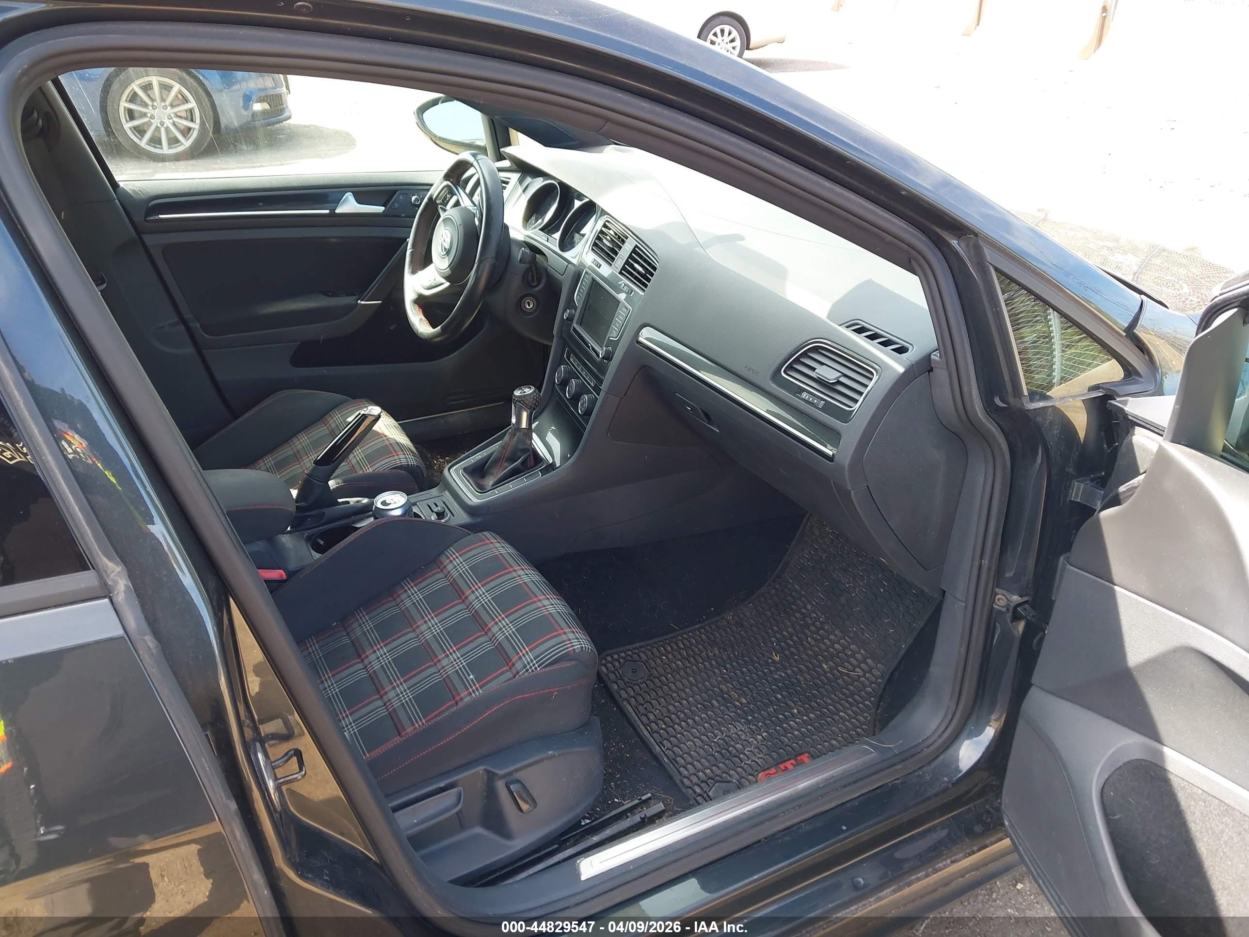VOLKSWAGEN GOLF image 5