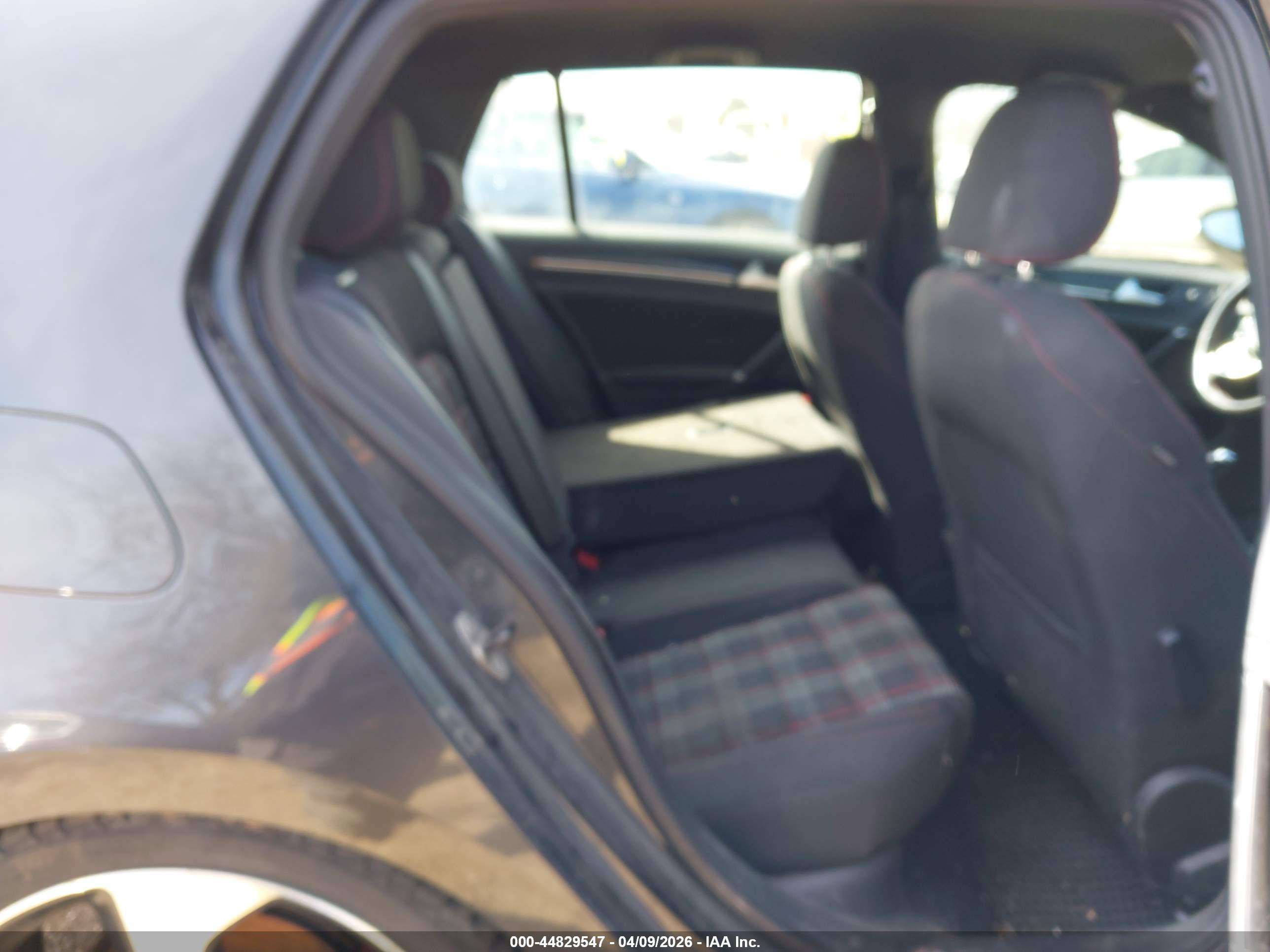 VOLKSWAGEN GOLF image 8