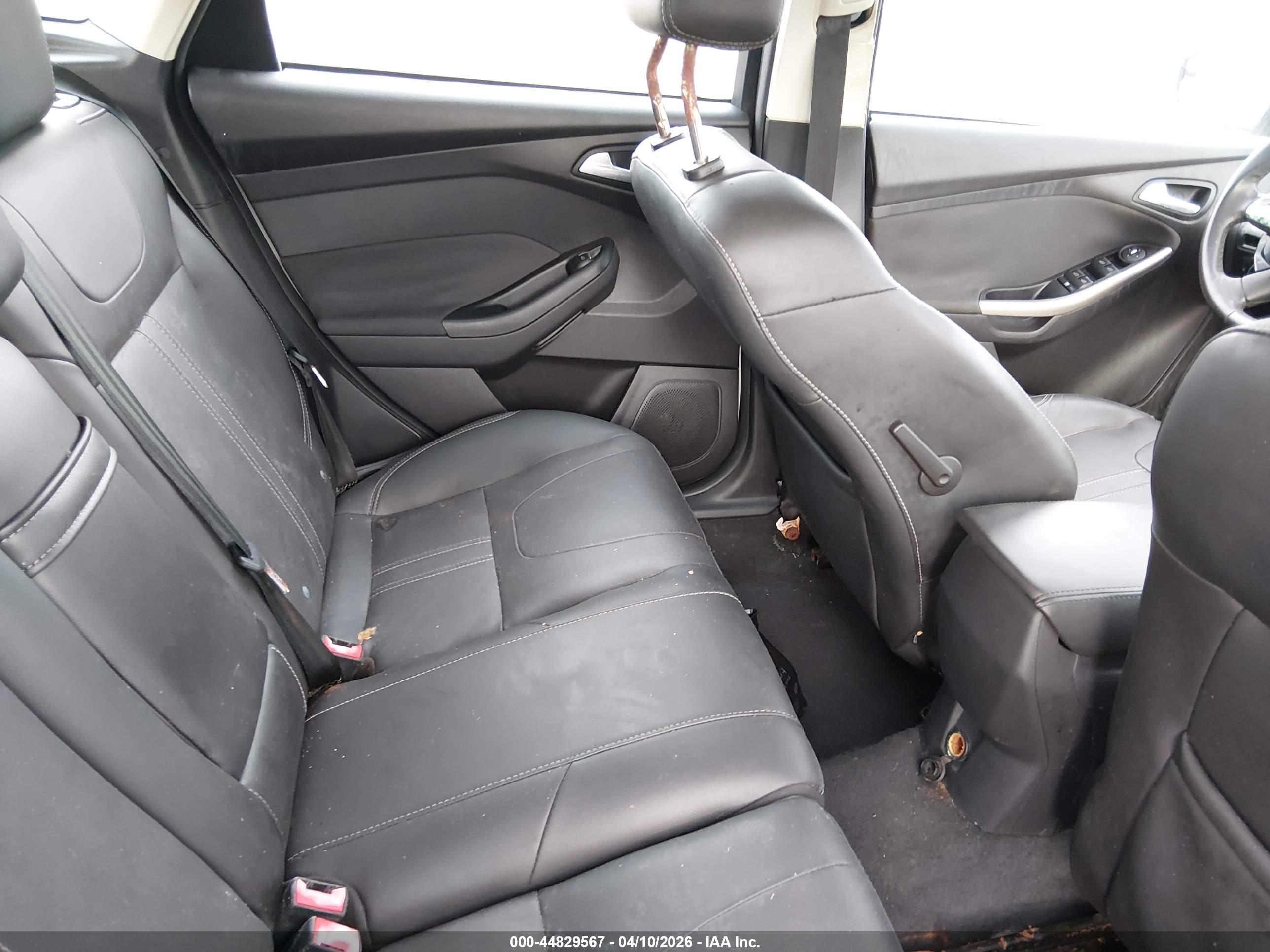 FORD FOCUS image 8
