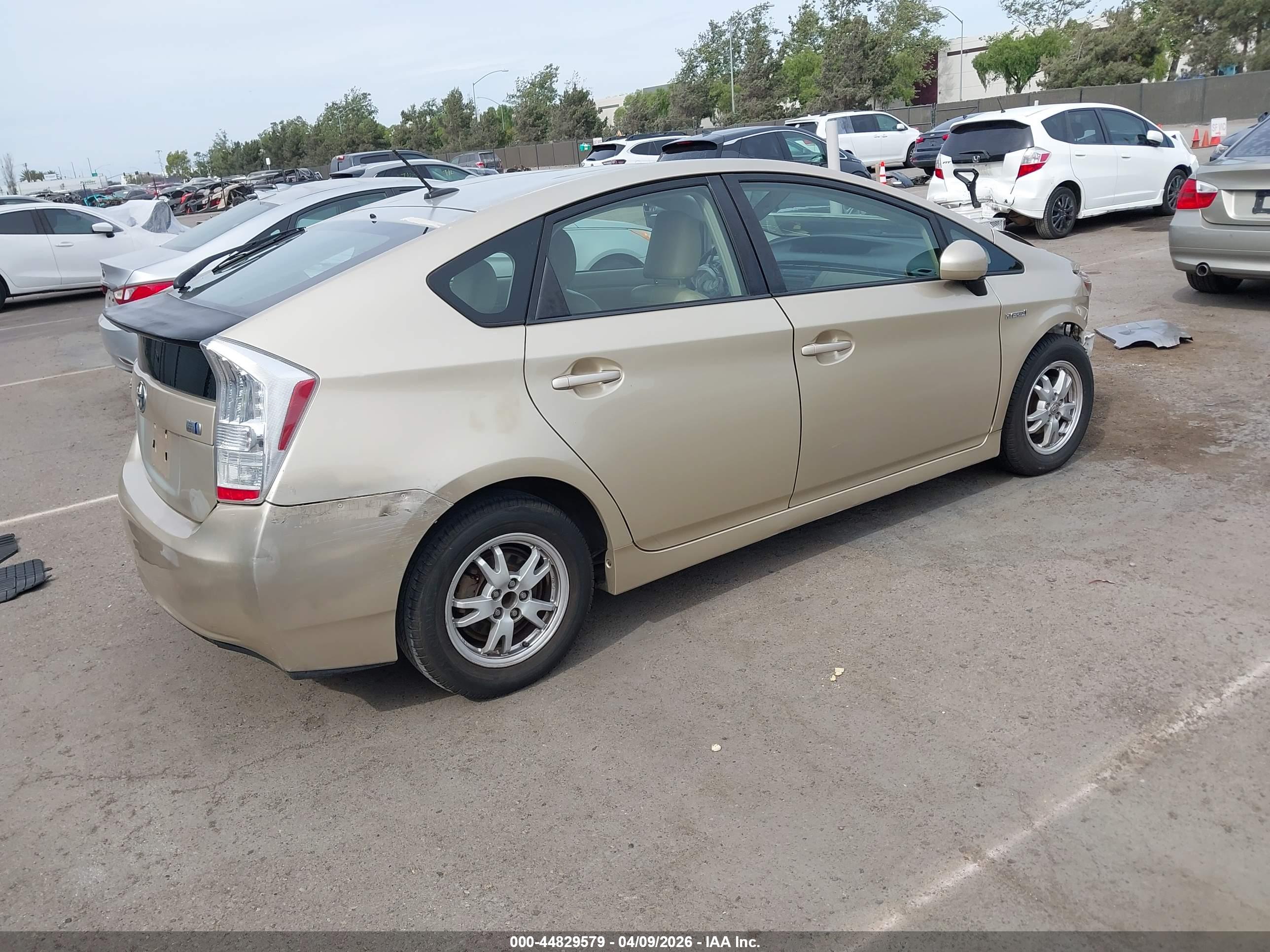 TOYOTA PRIUS image 4