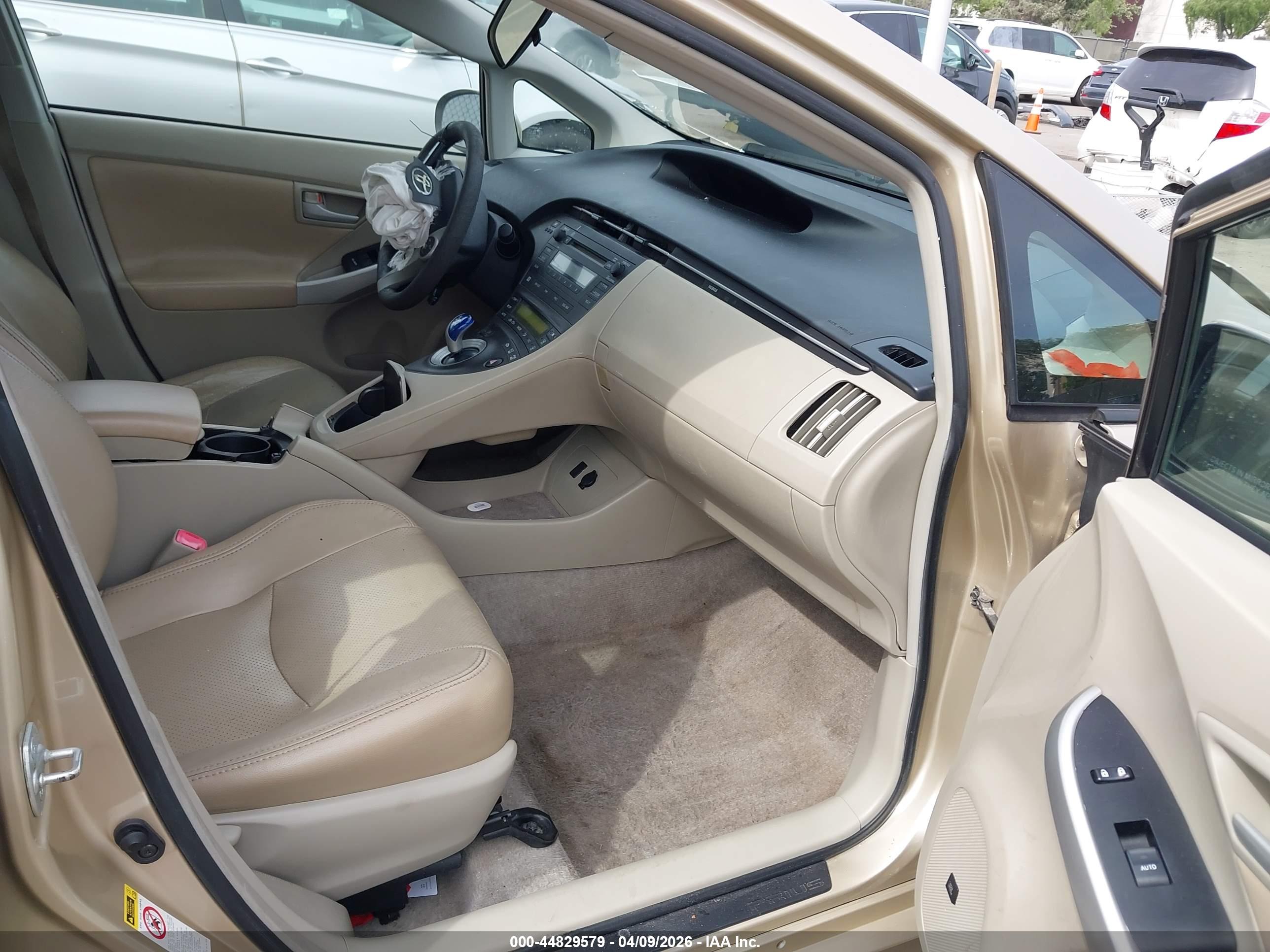 TOYOTA PRIUS image 5