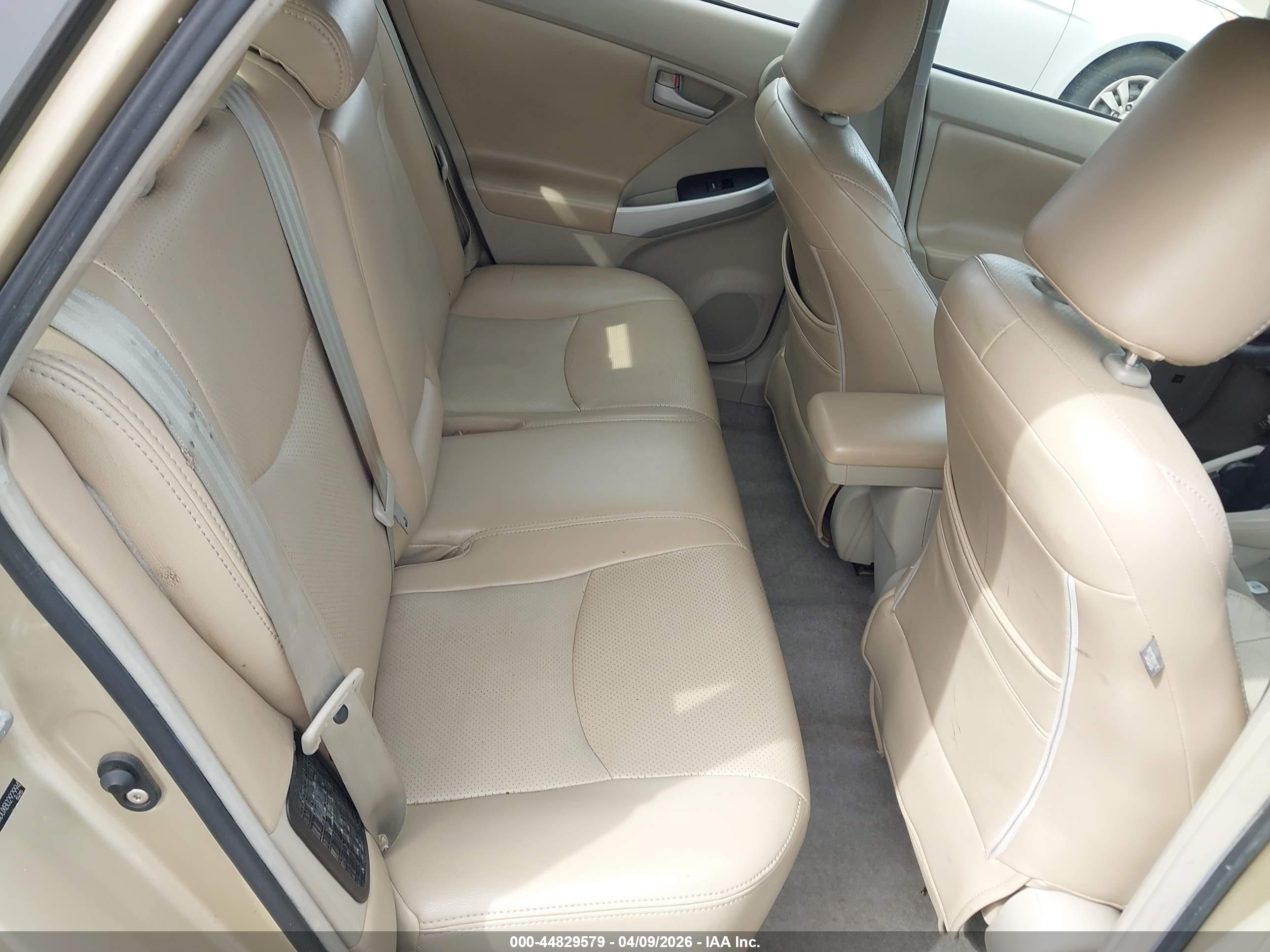 TOYOTA PRIUS image 8