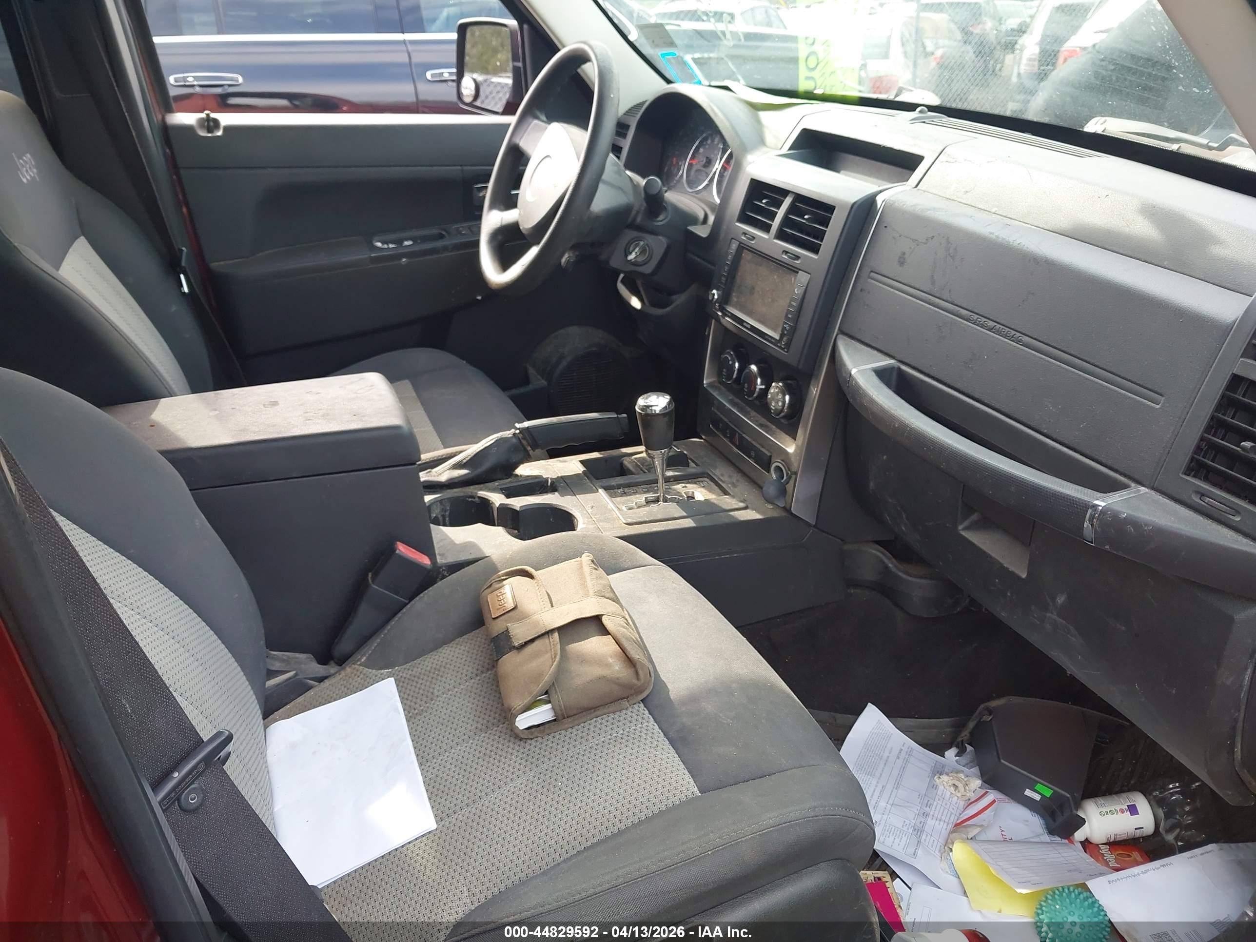 JEEP LIBERTY image 5