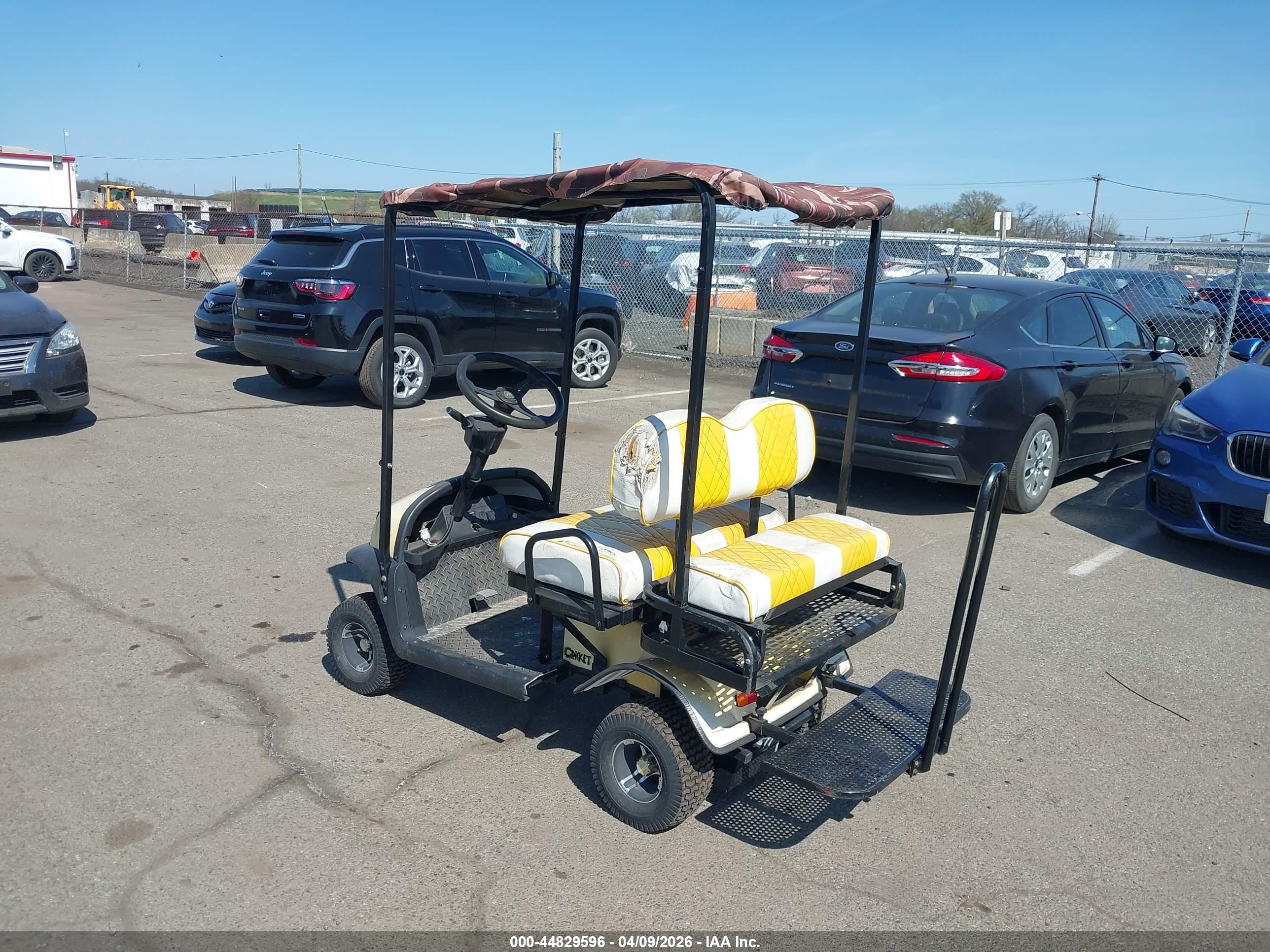 GOLF CART image 3