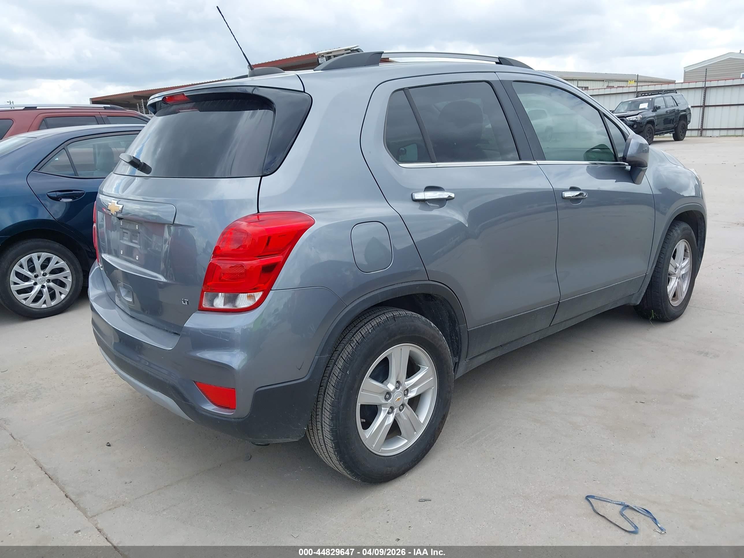 CHEVROLET TRAX image 4