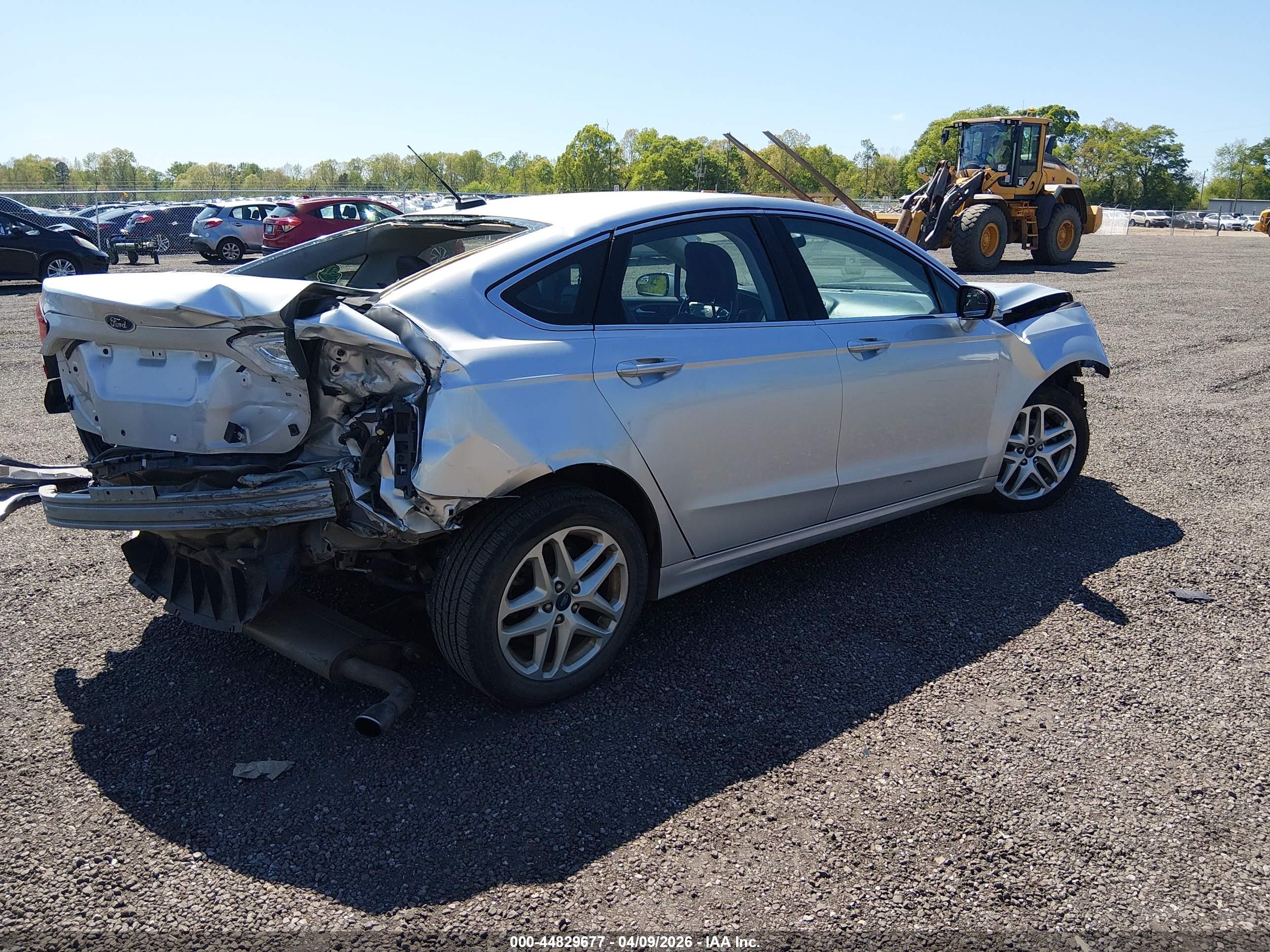 FORD FUSION image 4
