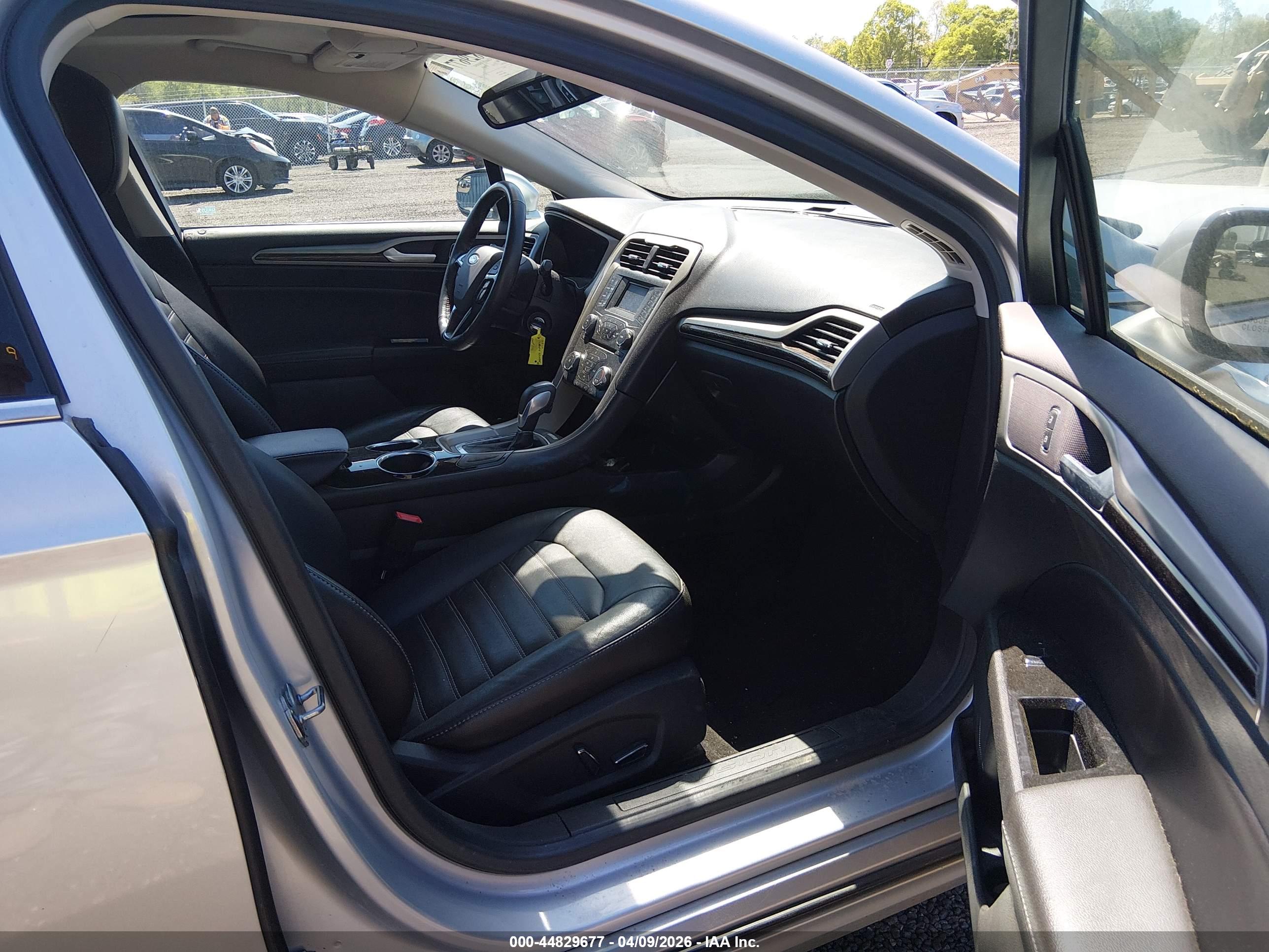 FORD FUSION image 5
