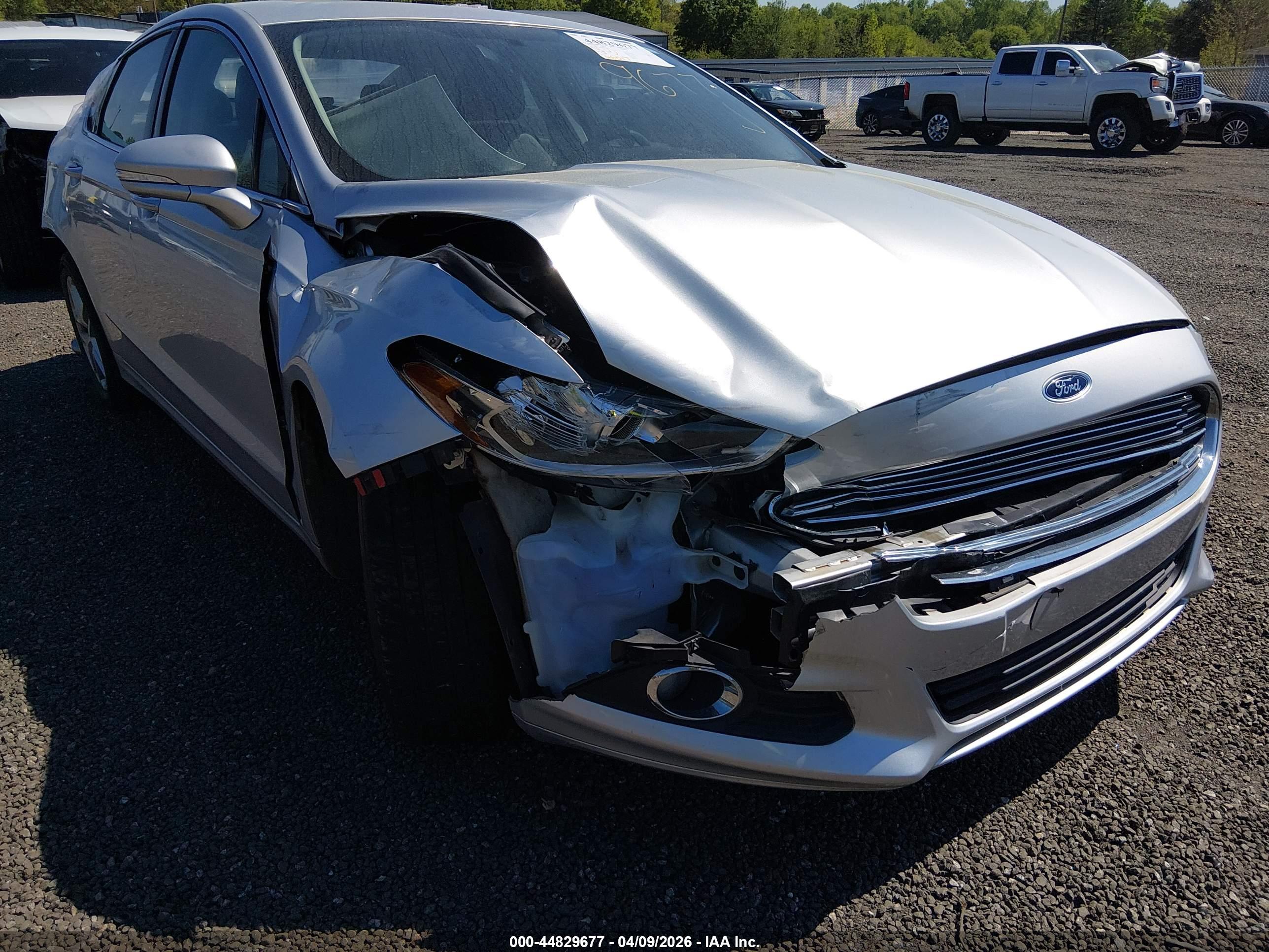 FORD FUSION image 6