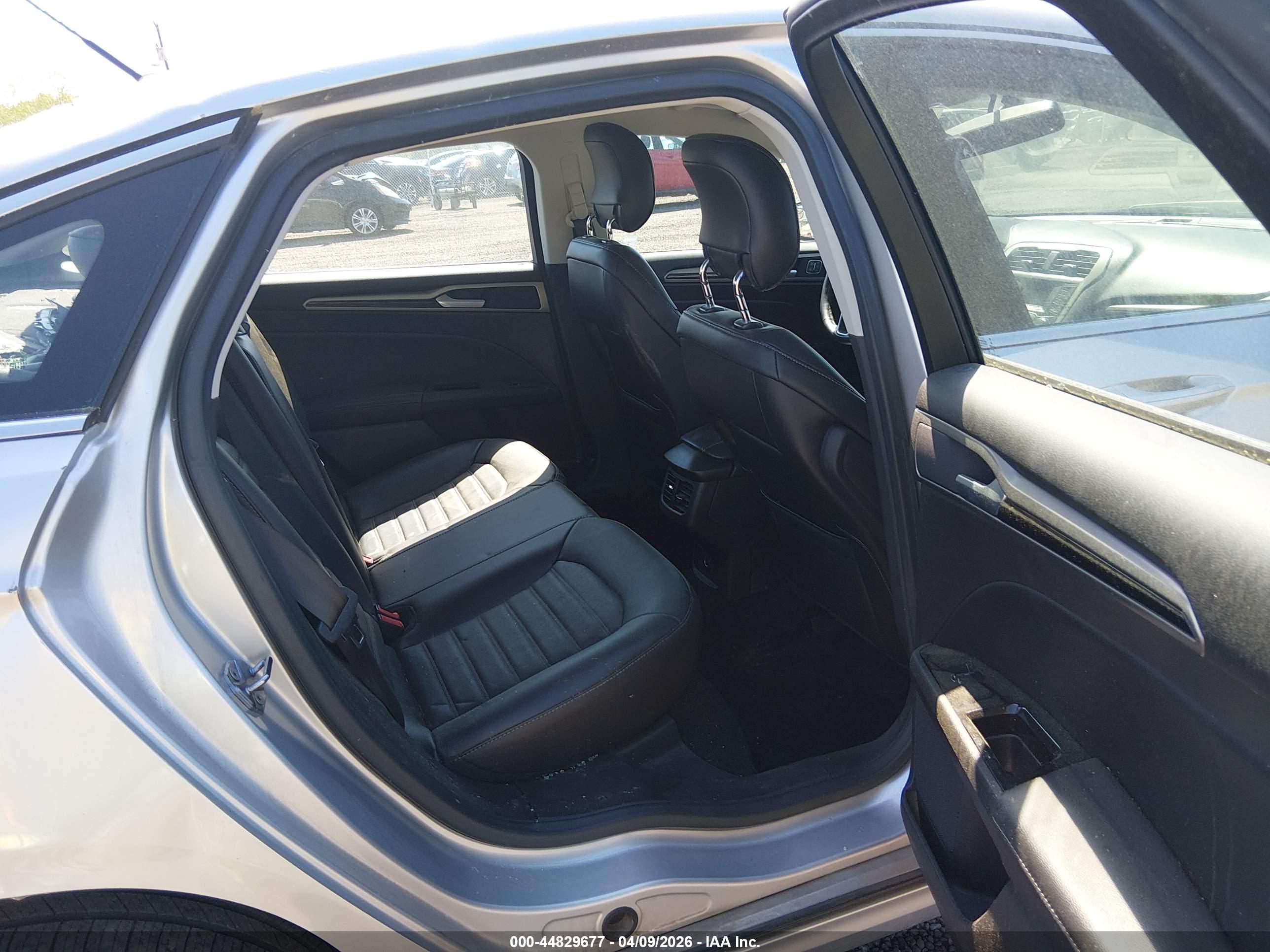 FORD FUSION image 8